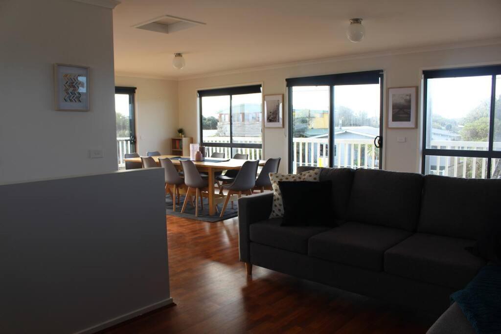 Three-Bedroom House photo 3
