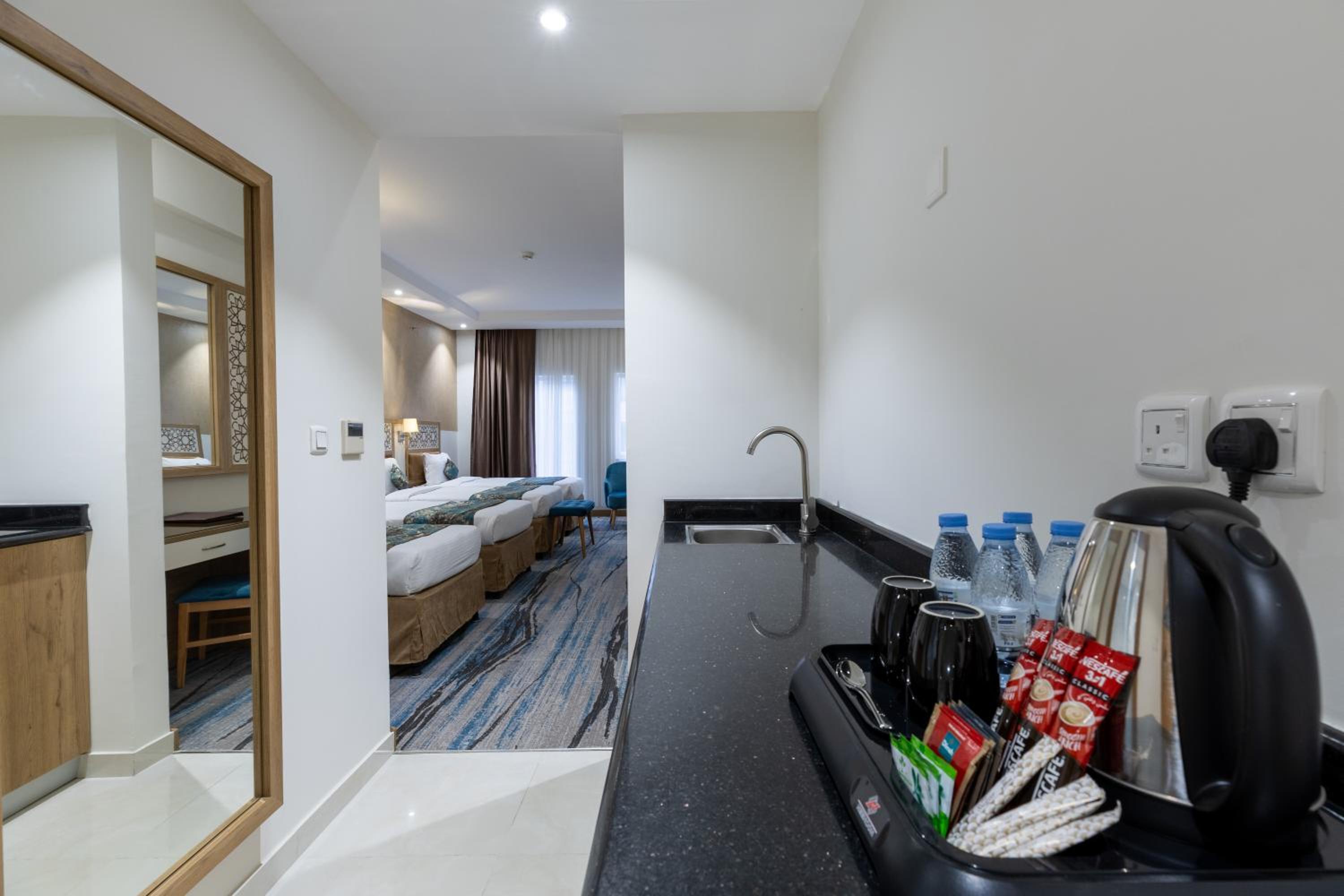 Deluxe Quadruple Room - Photo 1