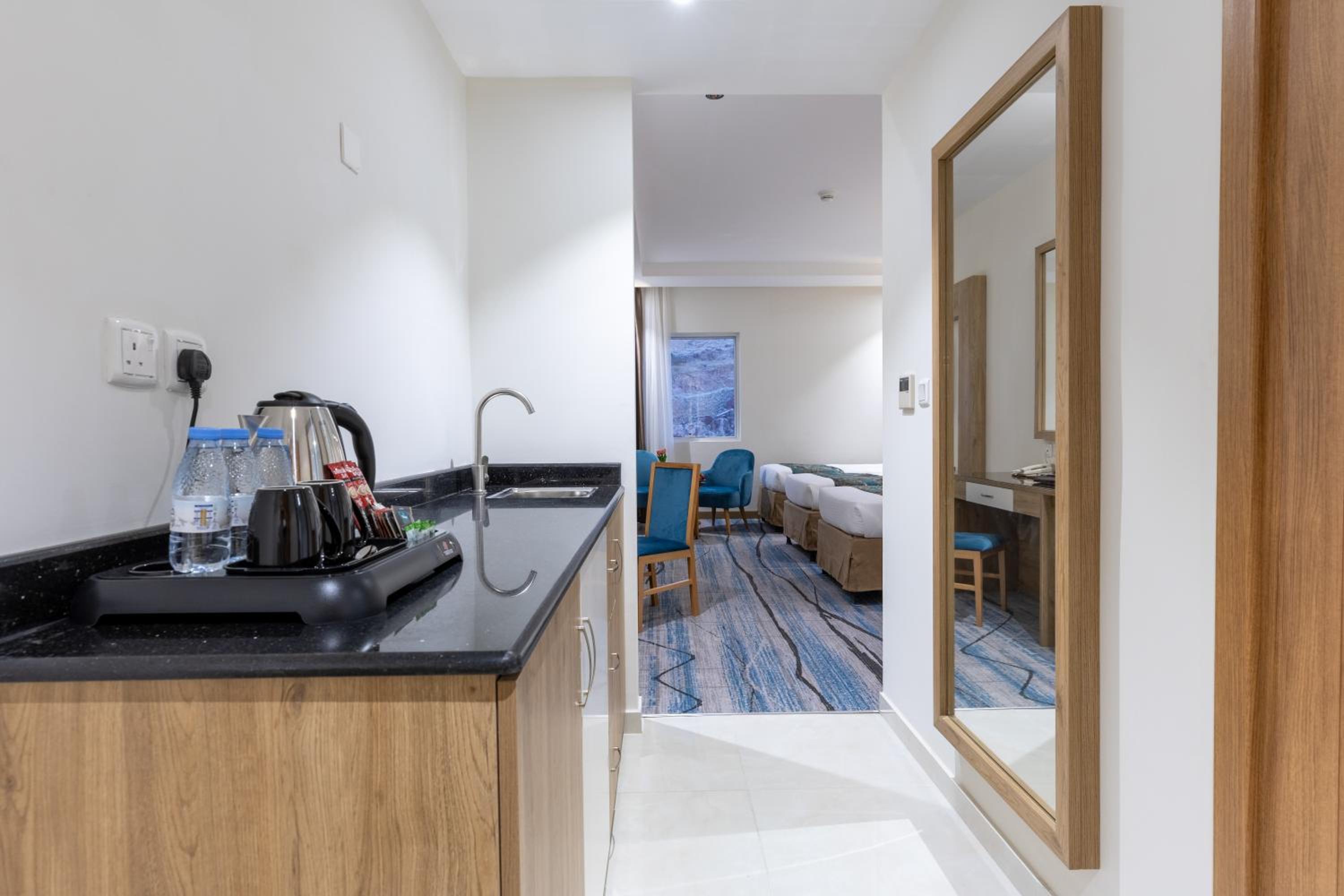 Deluxe Triple Room - Photo 1