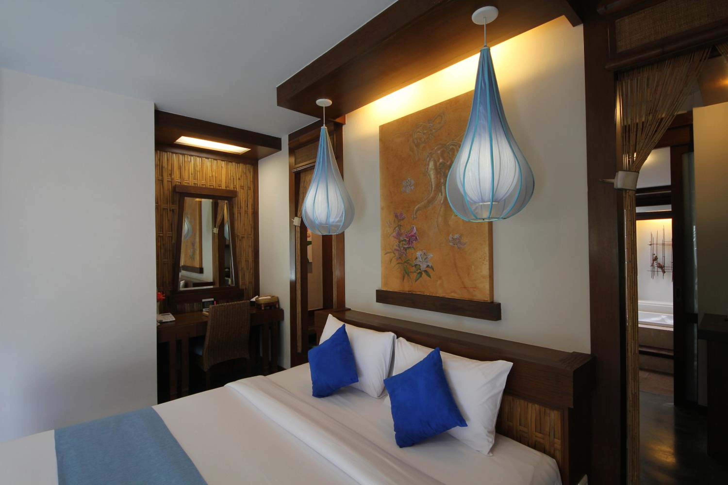 Pool Access Villa - Photo 4