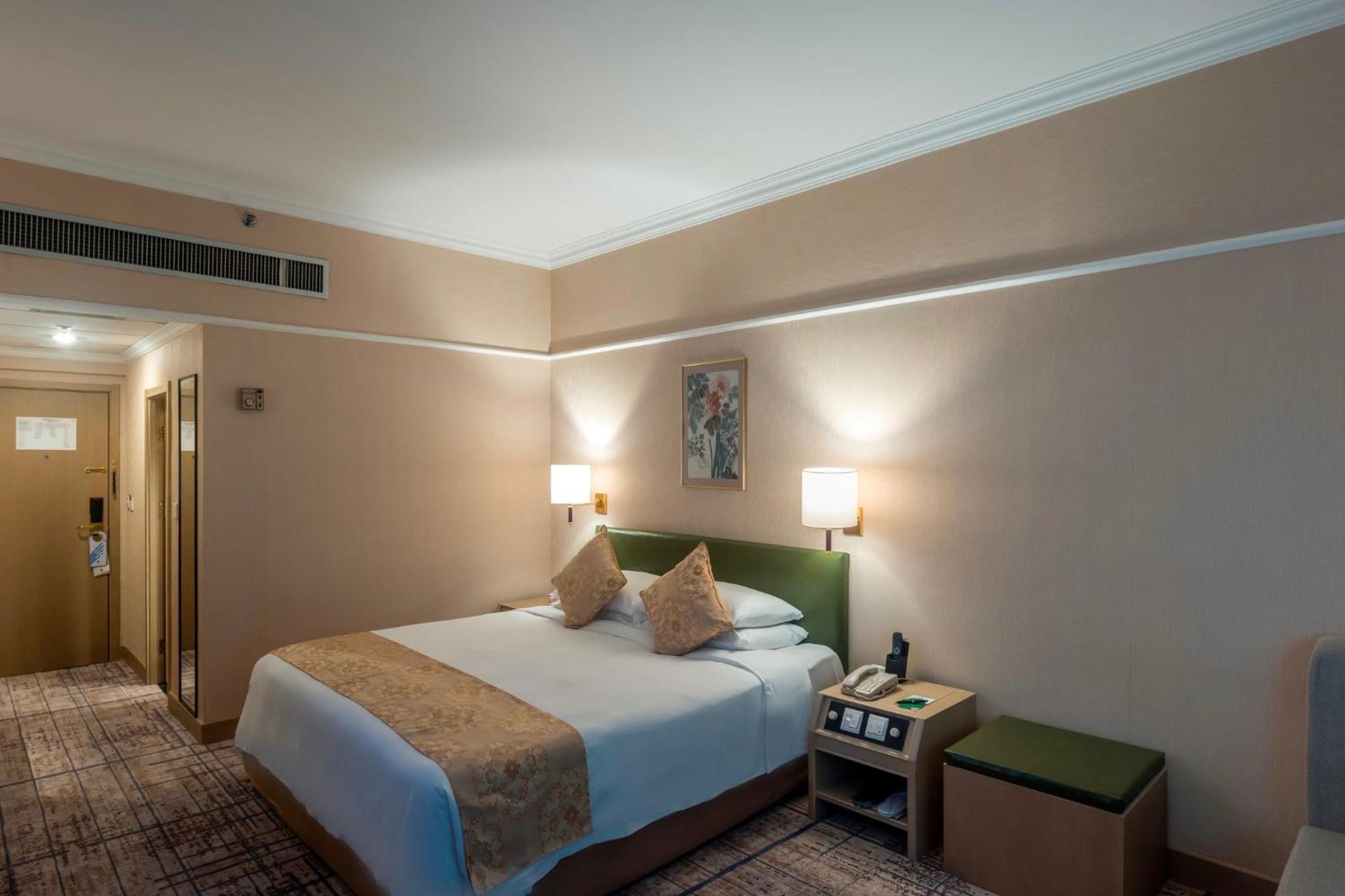 Standard King Room with Garden View - Photo 2