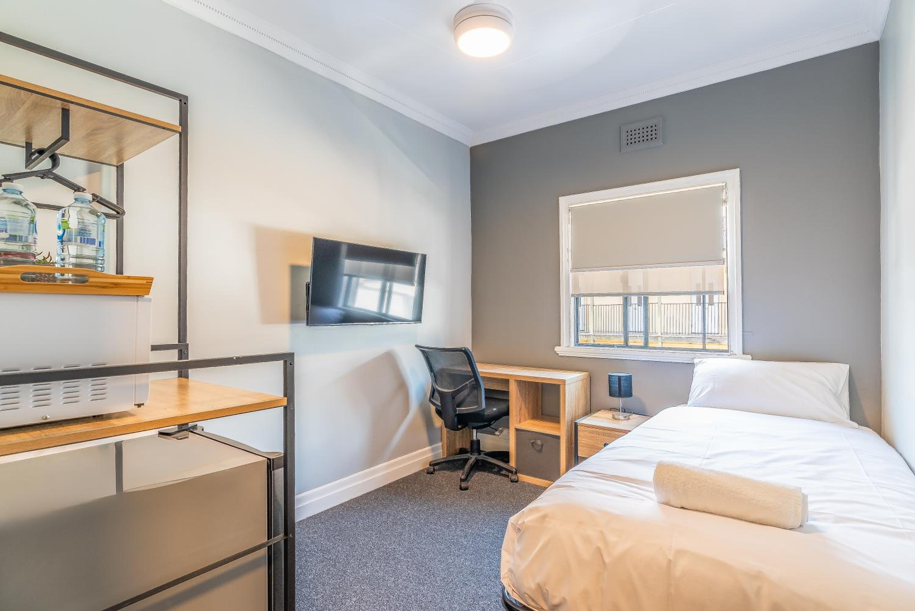 Arran Single Desk With Shared Bathroom & A/C