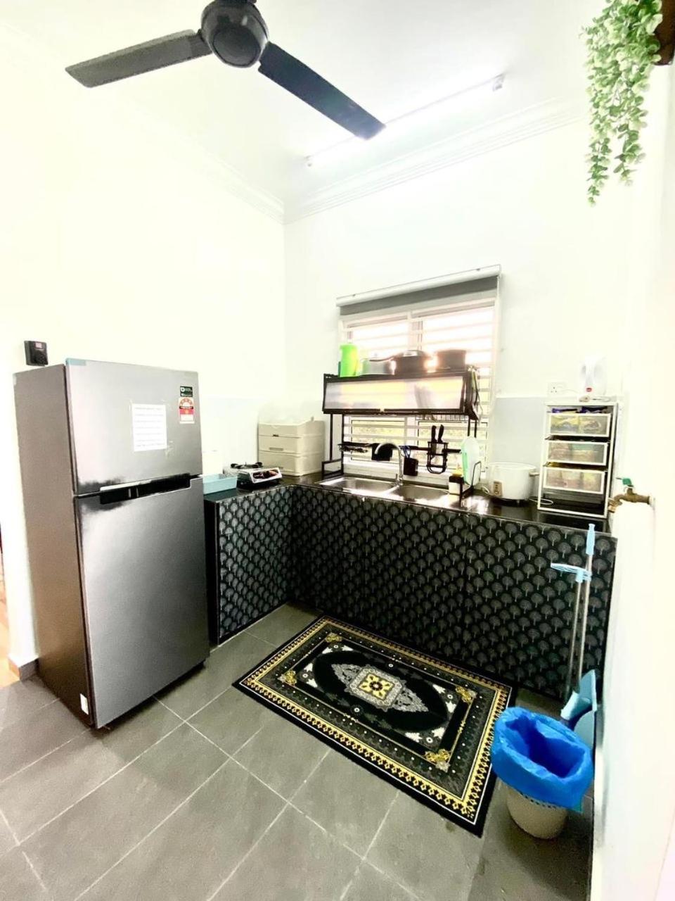 Three-Bedroom House photo 2