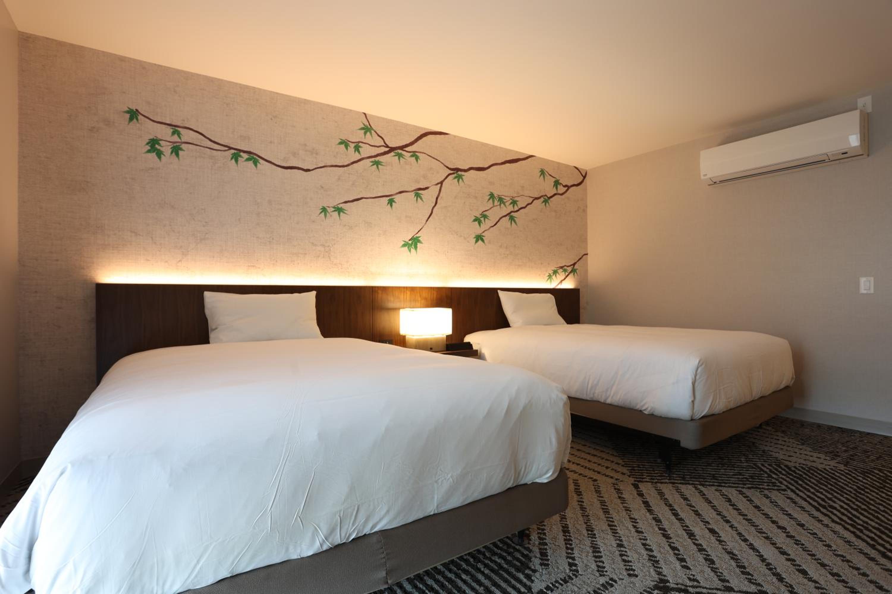 Standard Queen Room - Hearing Accessible - Photo 3
