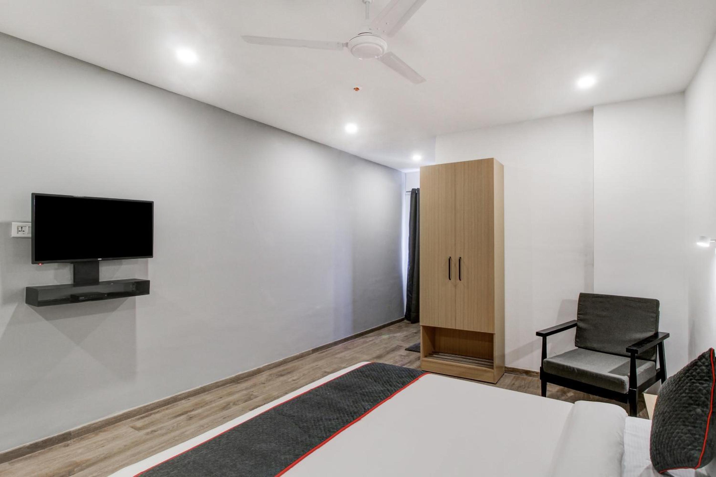 Classic Triple Room - Photo 19