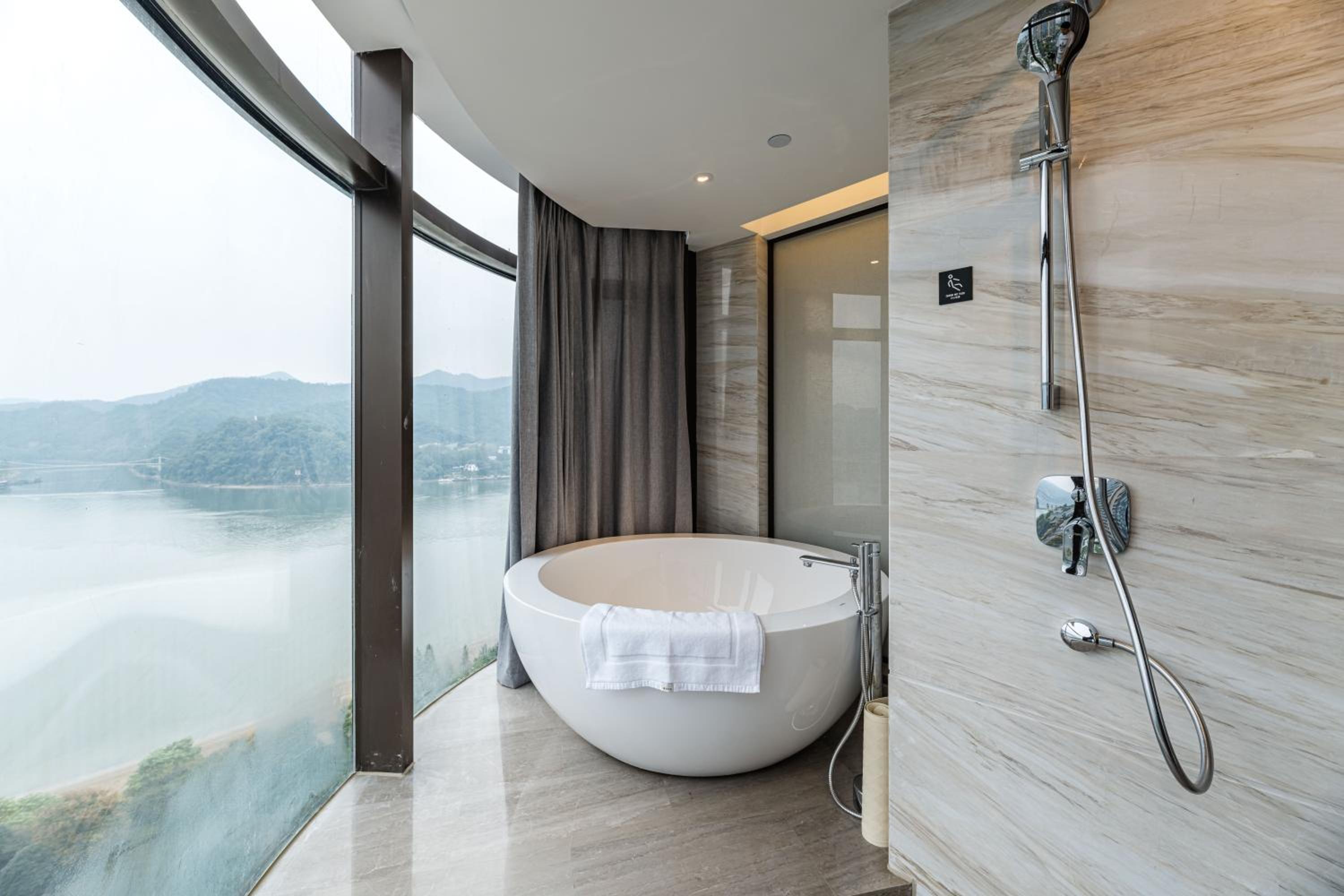 Jimu Suite with River View photo 3