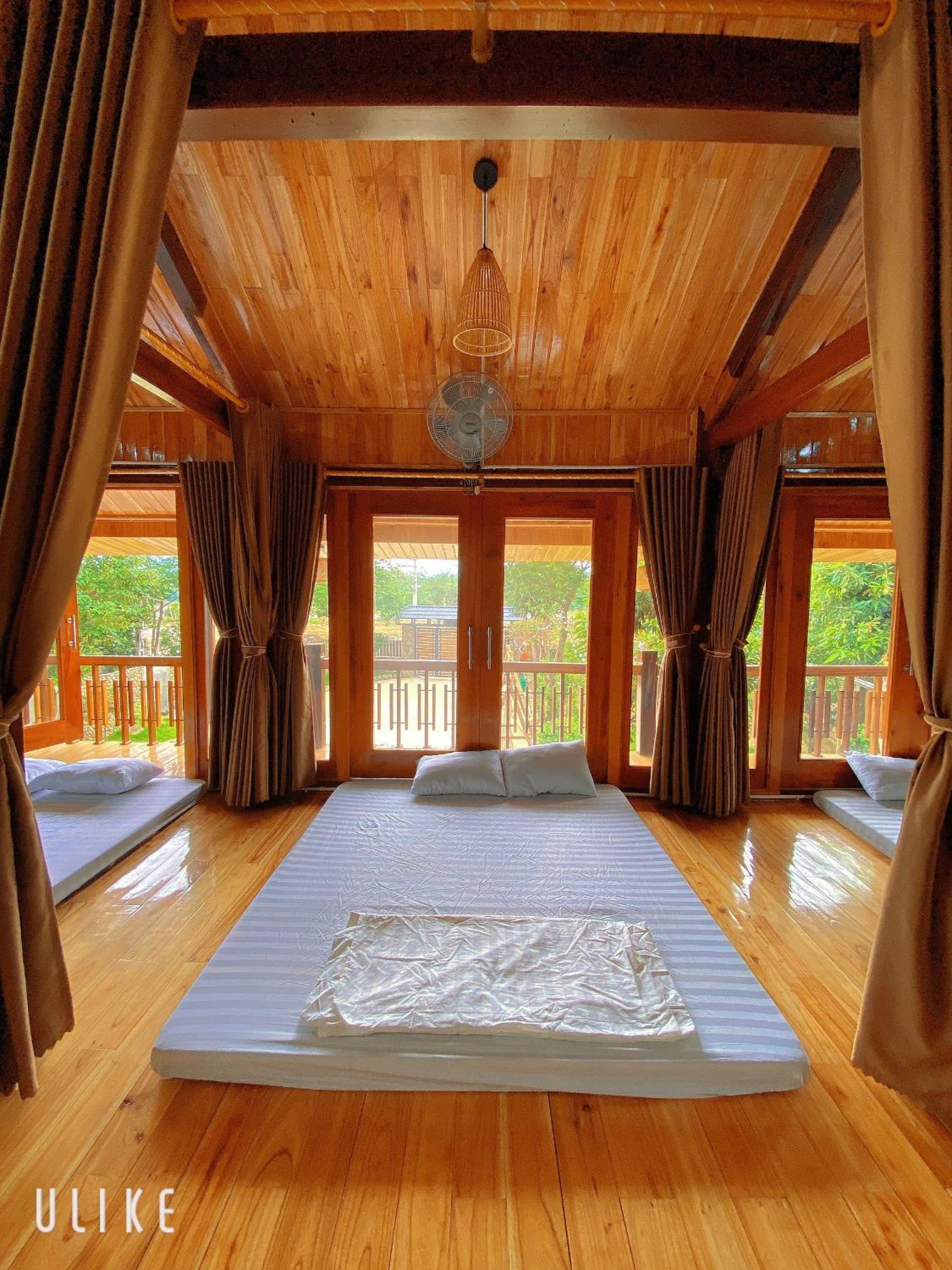 Deluxe Family Room photo 3