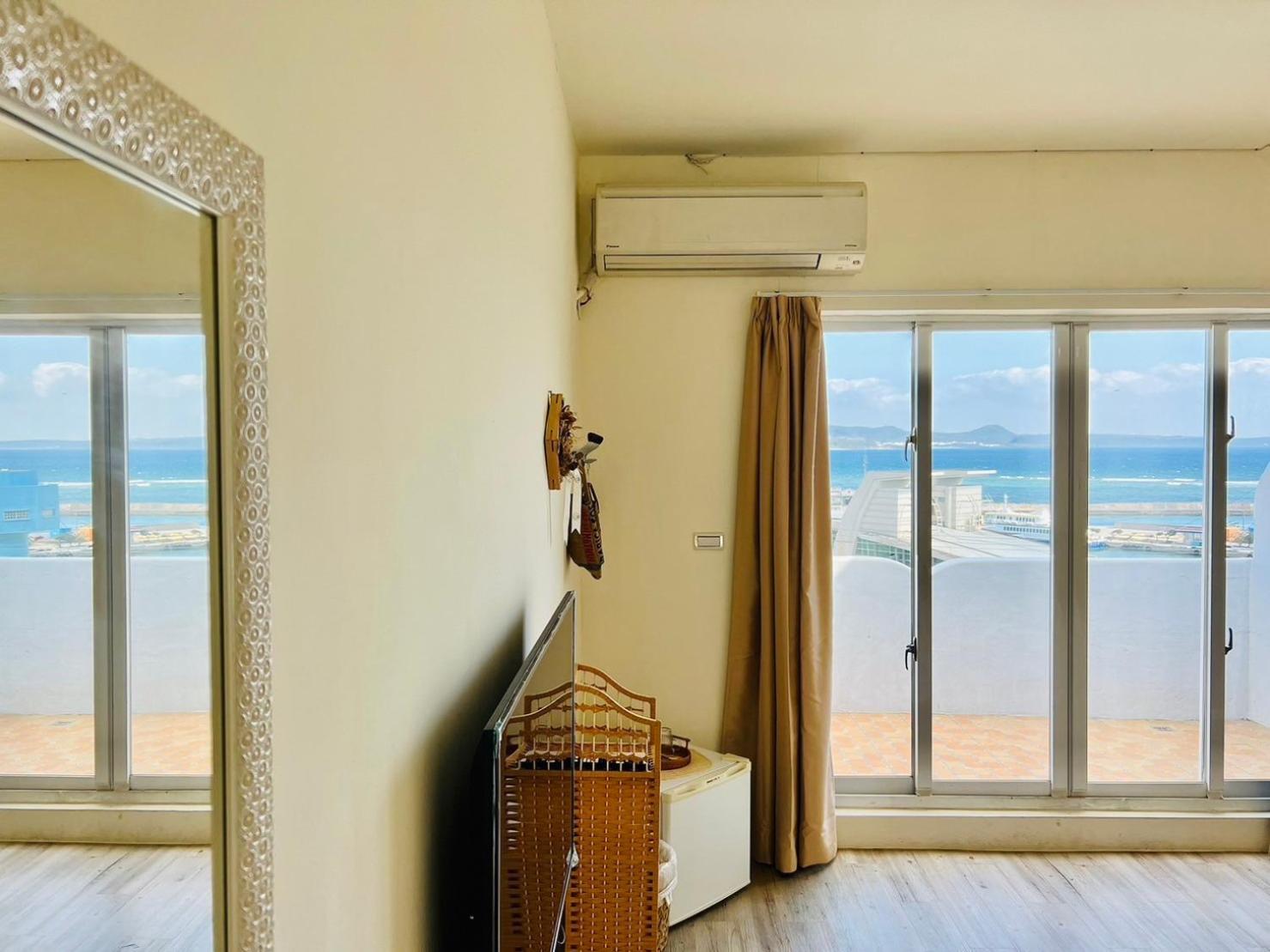 Queen Room with Balcony photo 2