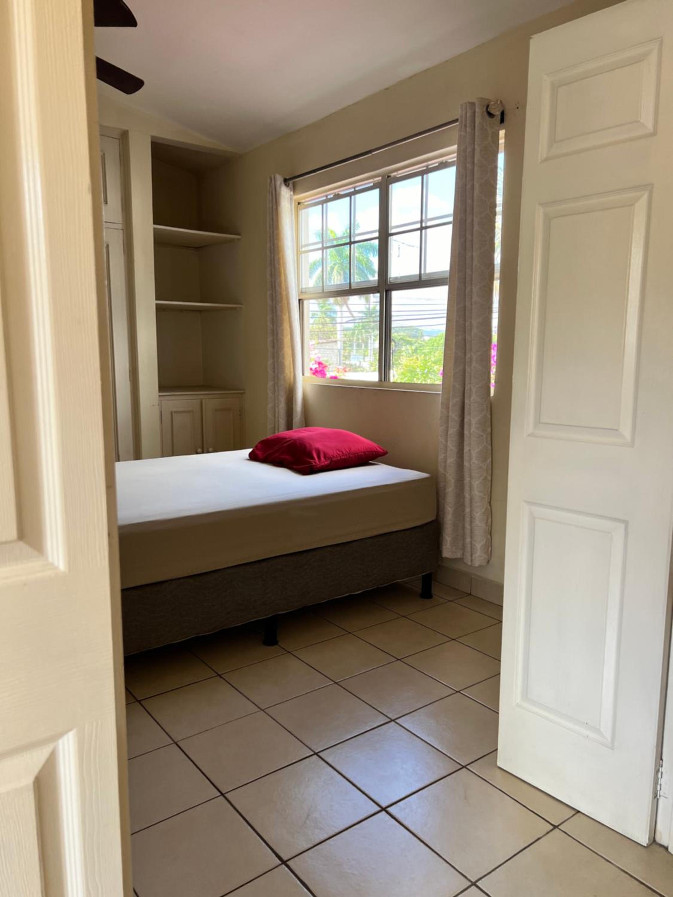 Standard Single Room with Shared Bathroom photo 1