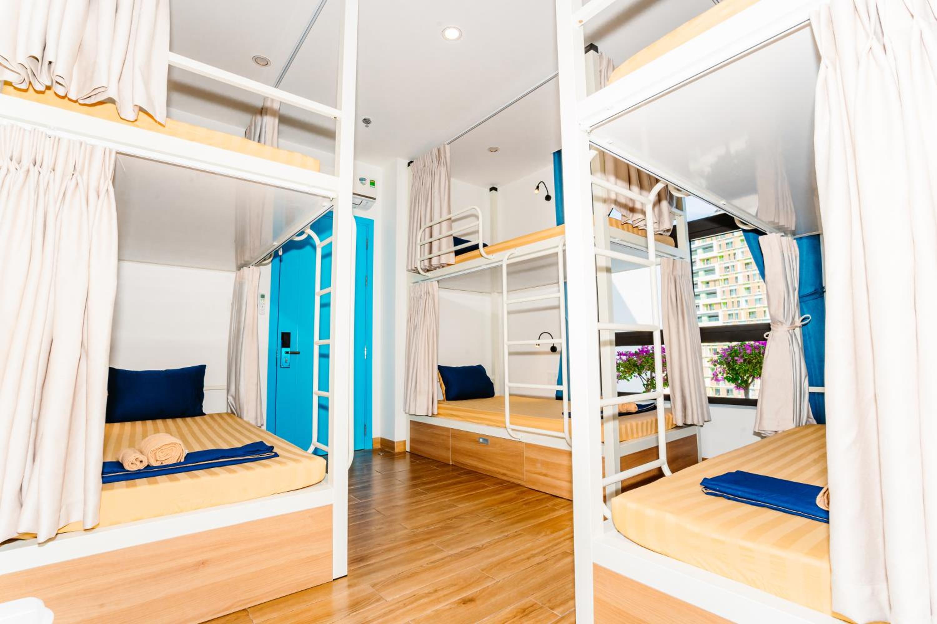 6-Bed Mixed Dormitory Room photo 1