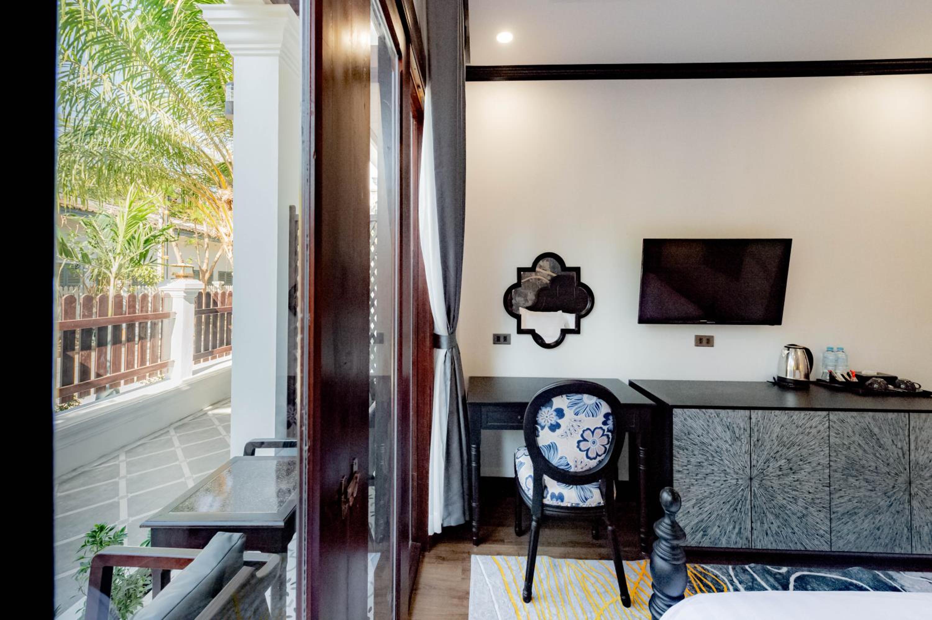 King Room with Balcony photo 3