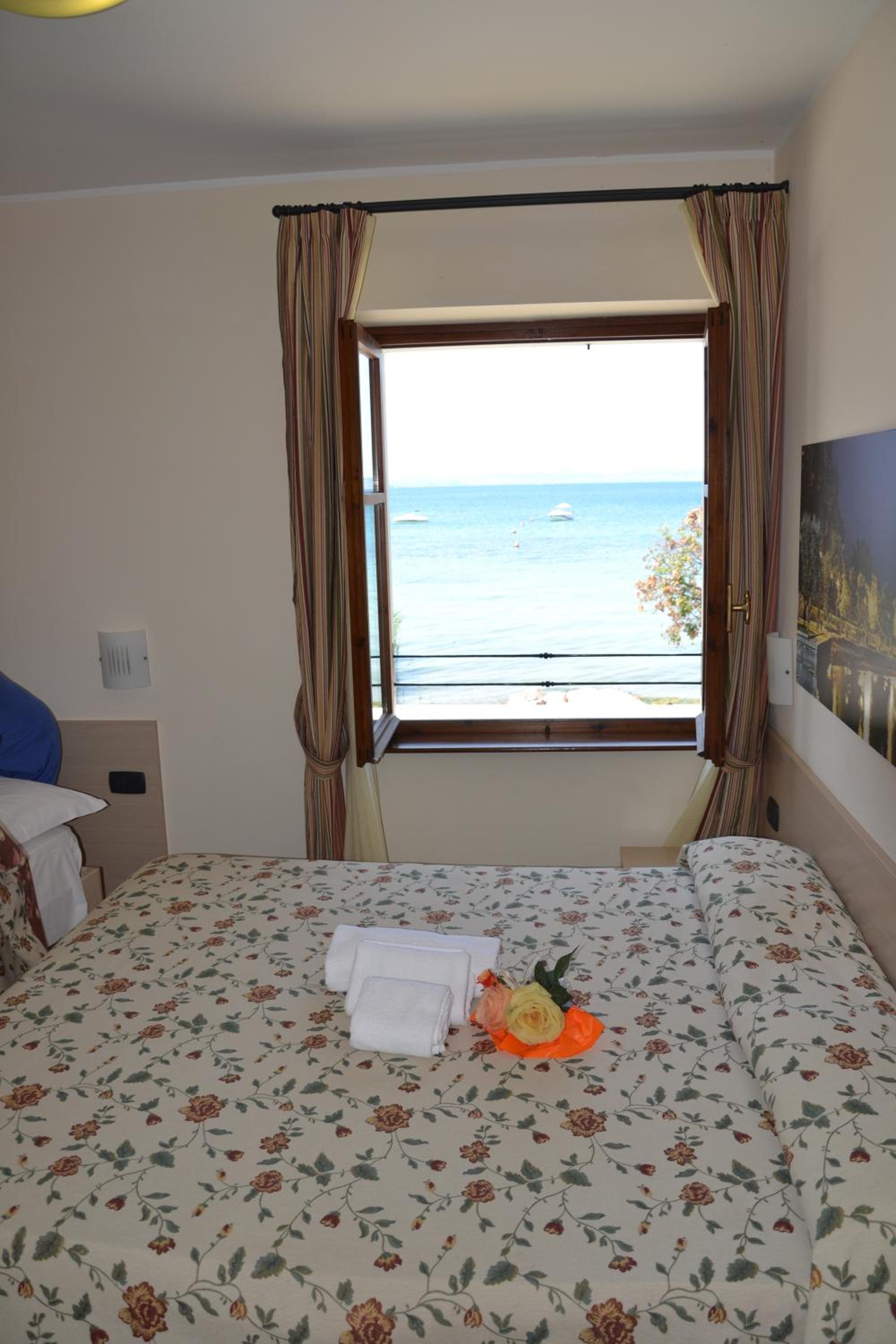 Double or Twin Room with Lake View