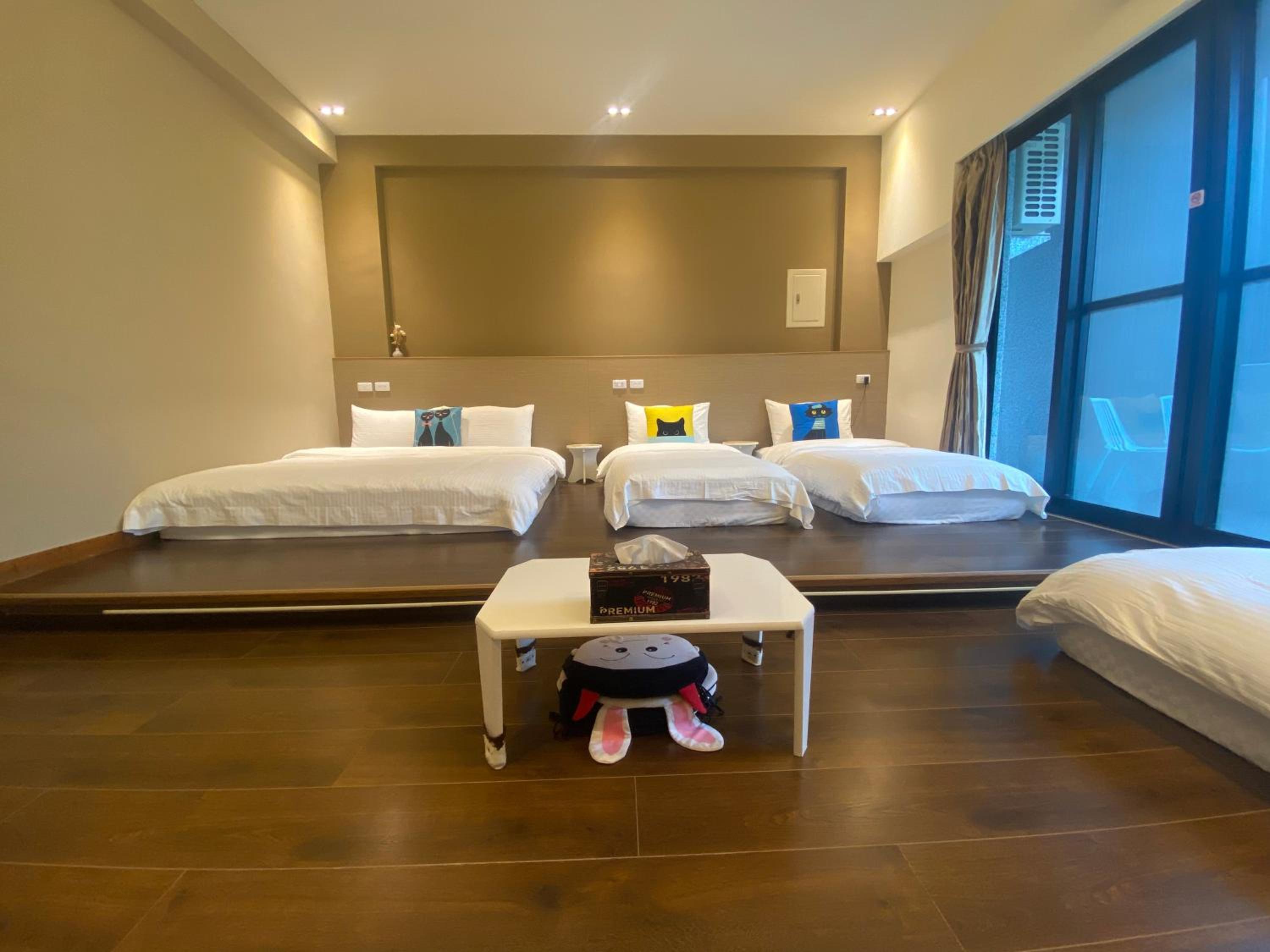 Family Room with Balcony photo 3