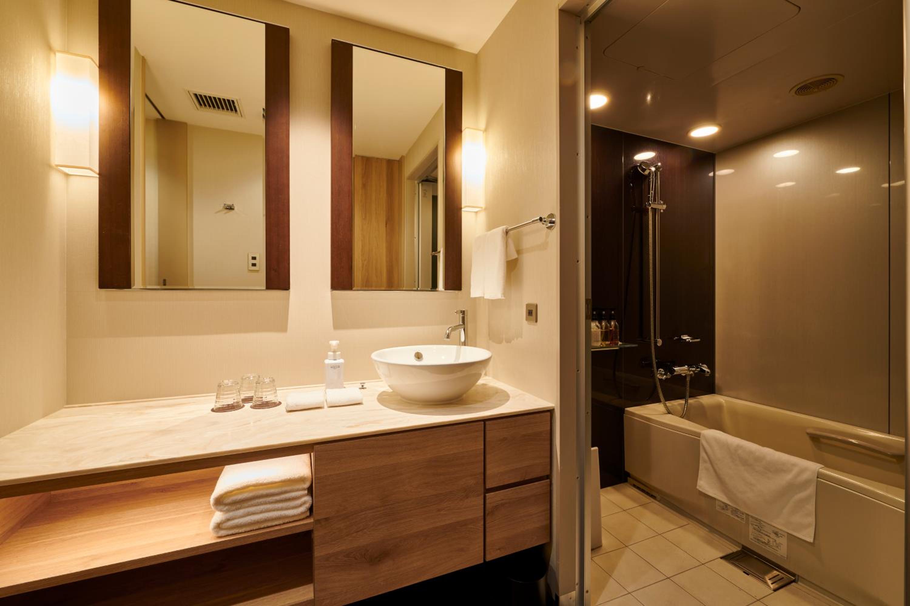Superior Twin Room (2 Beds + Sofa Bed) - Photo 2