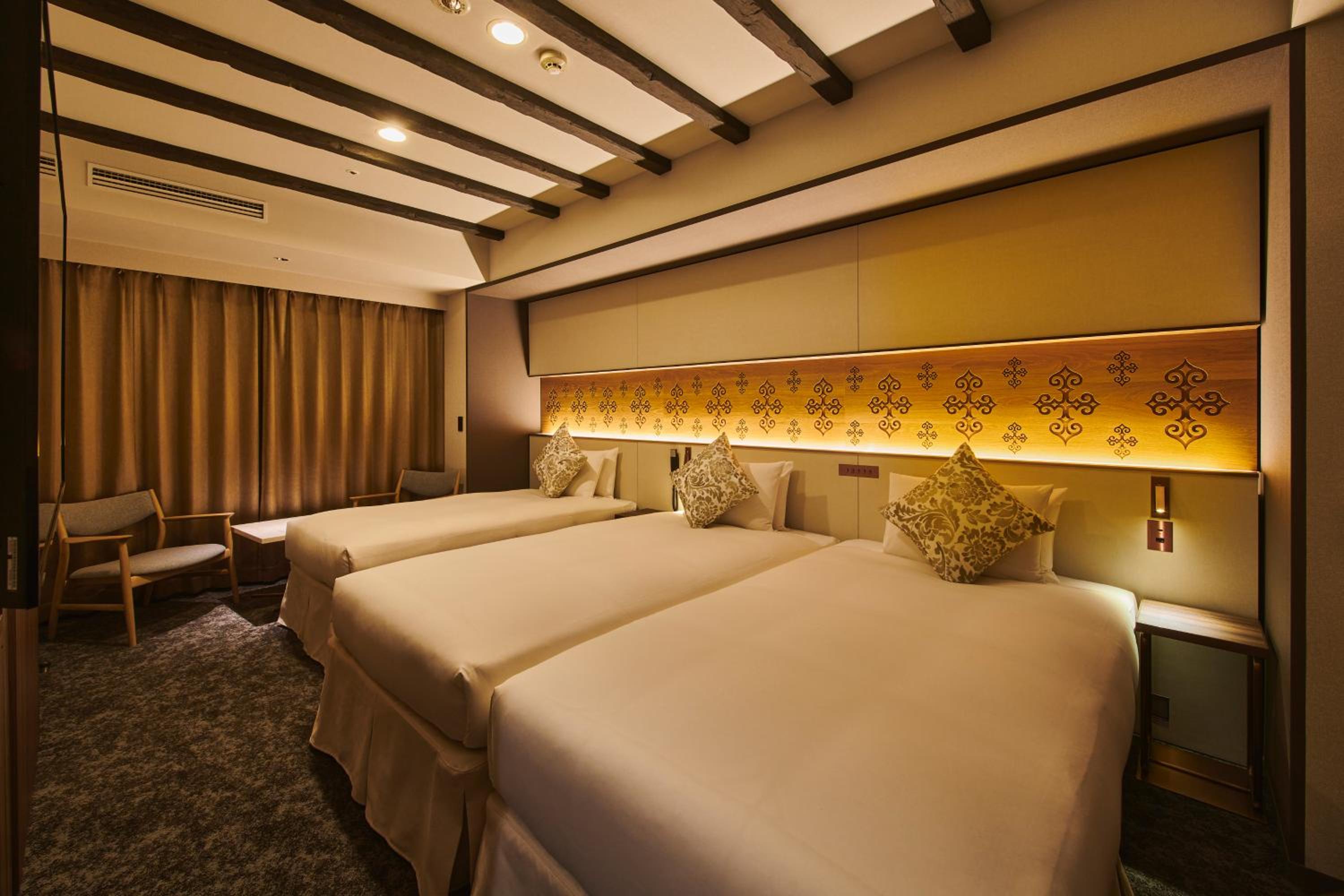 Superior Twin Room (2 Beds + Sofa Bed) - Photo 1