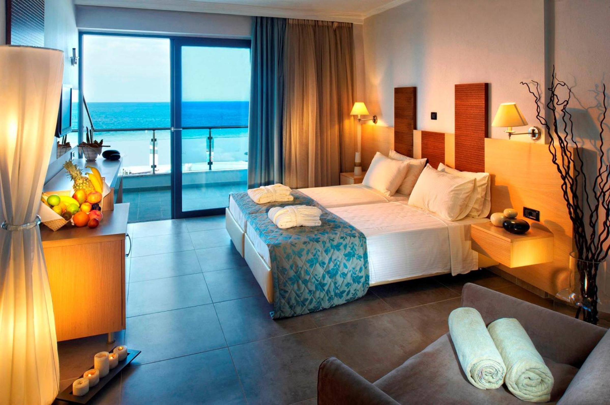 Double Room with Garden View (2 Adults + 1 Child) photo 2