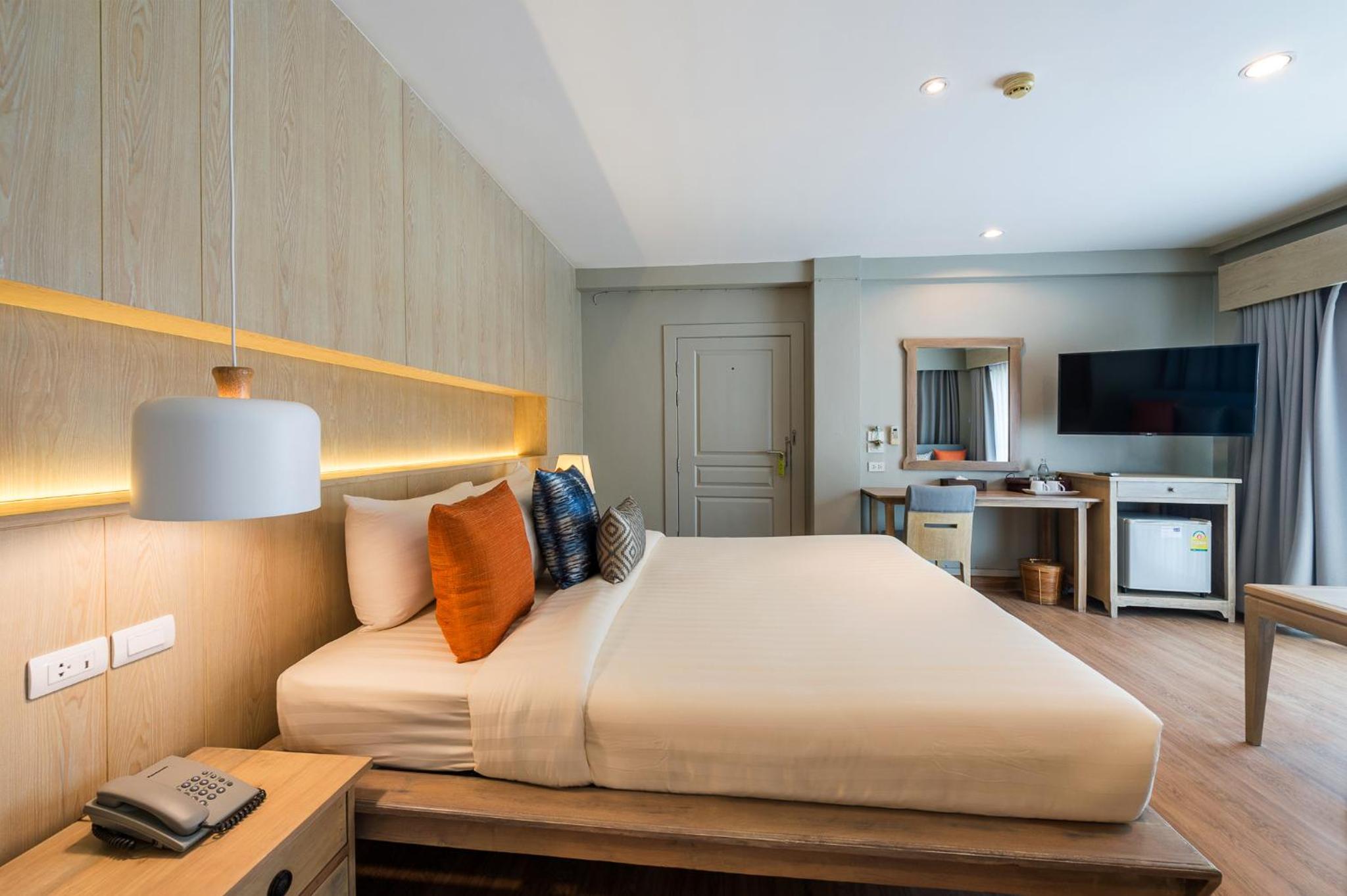 Deluxe Double Room with Pool View