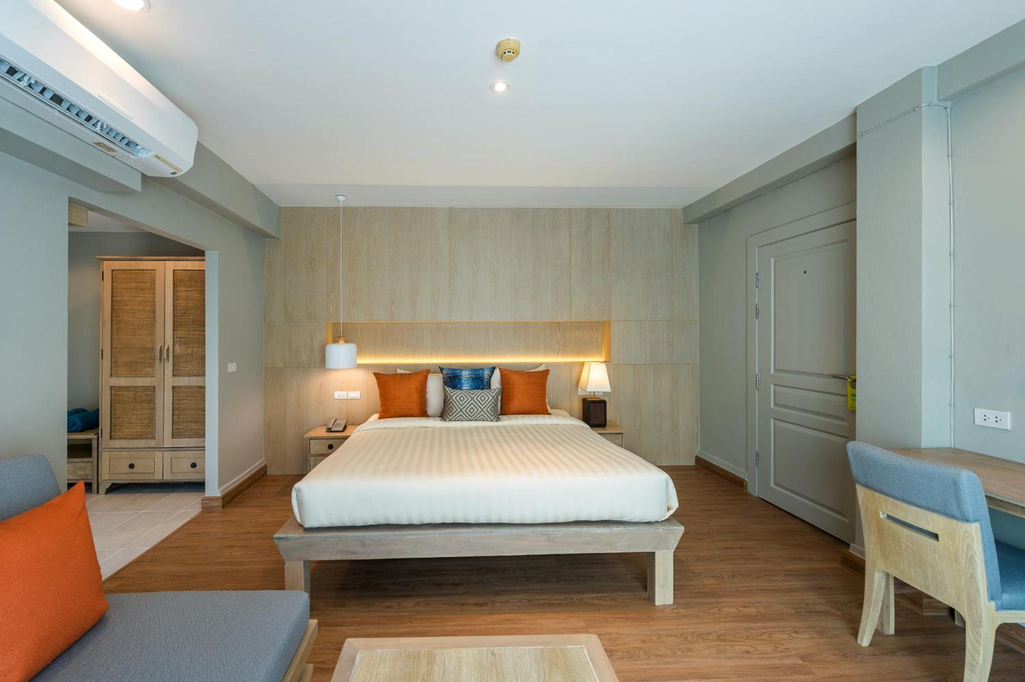 Deluxe Double or Twin Room with Pool Access