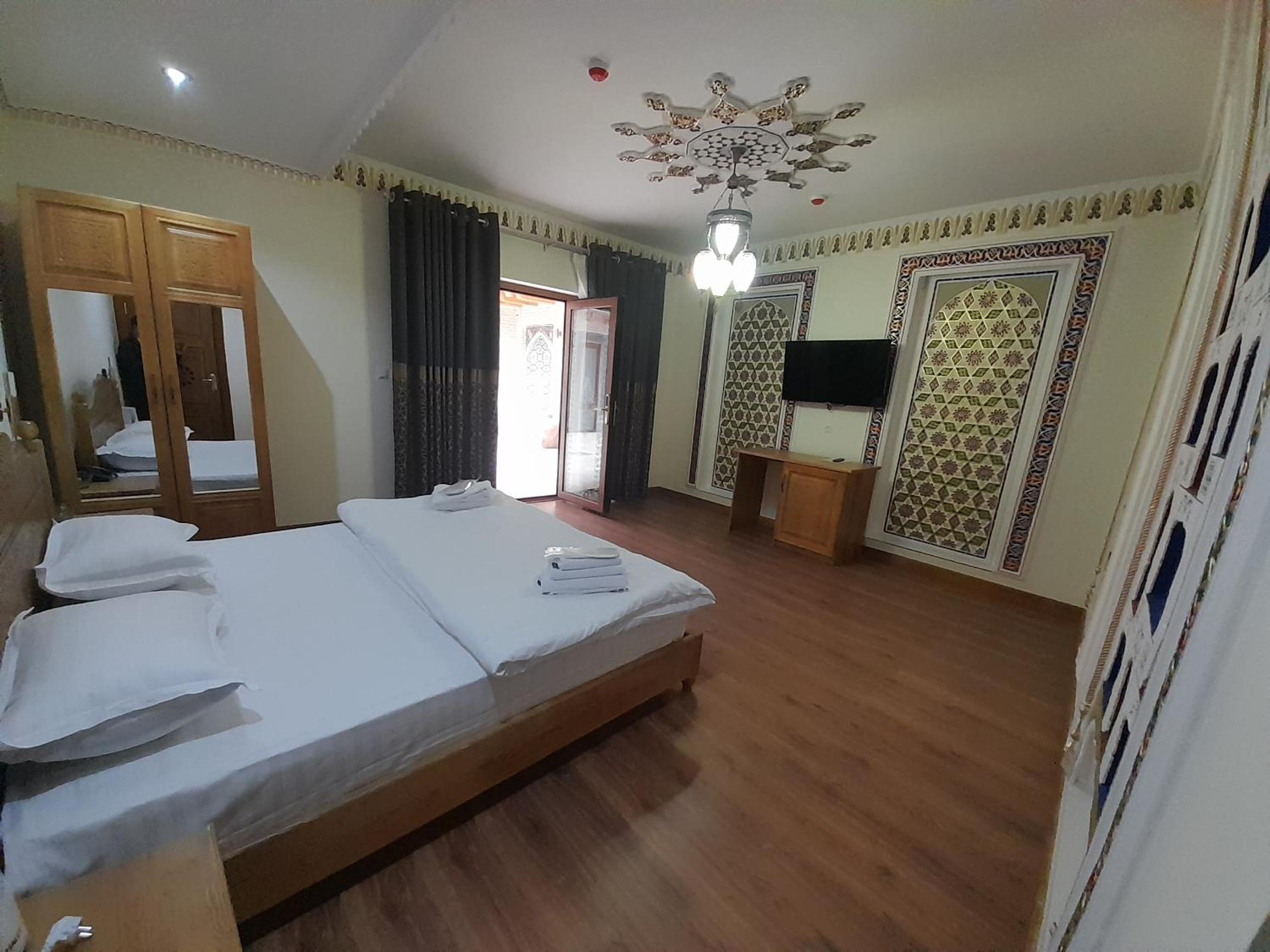 Double Room with Private Bathroom photo 1