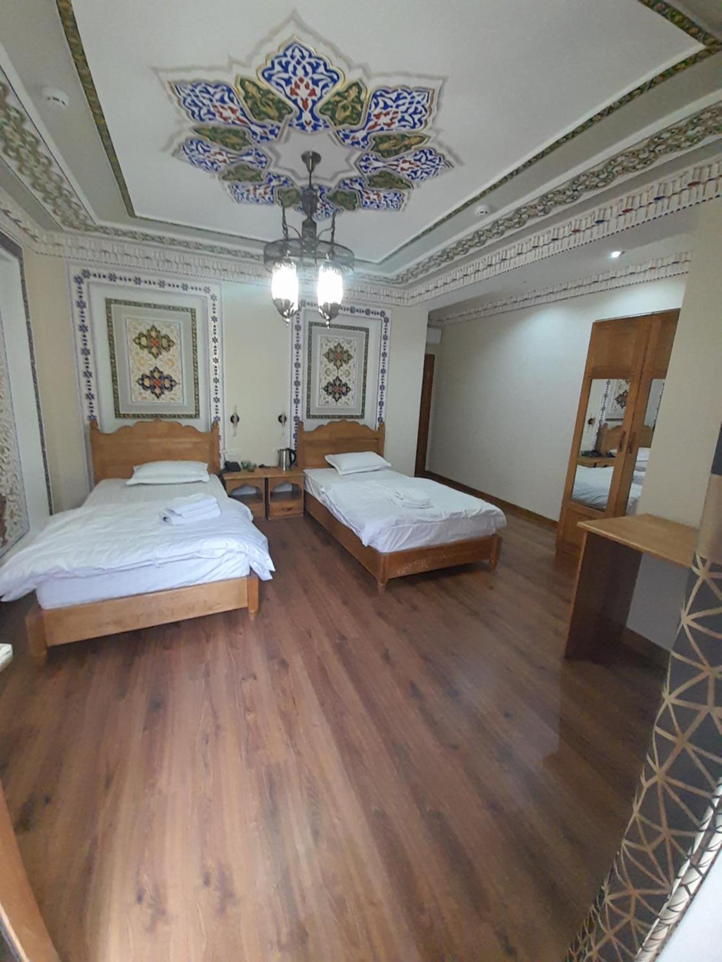 Twin Room with Private Bathroom photo 3