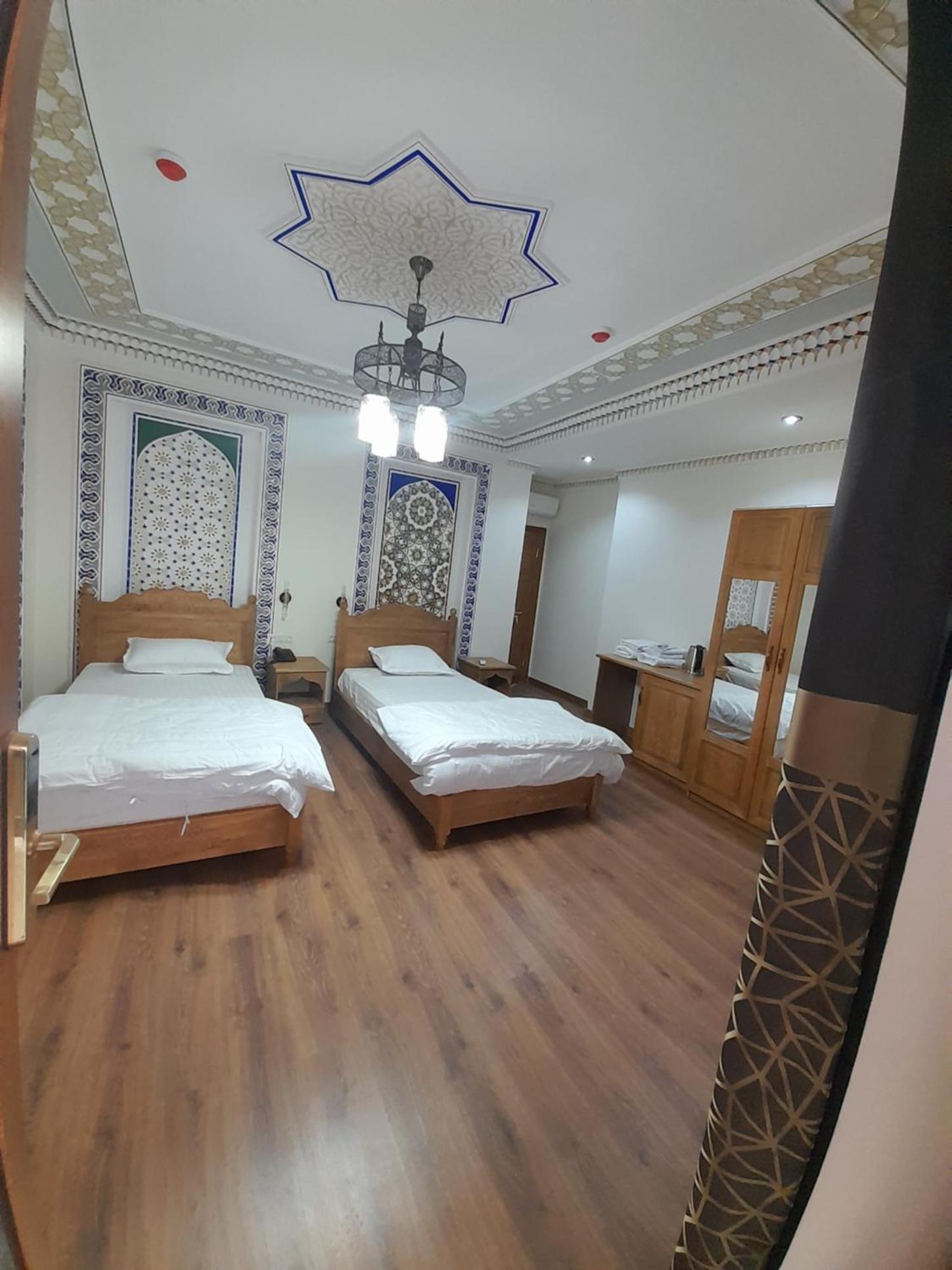 Twin Room with Private Bathroom photo 2