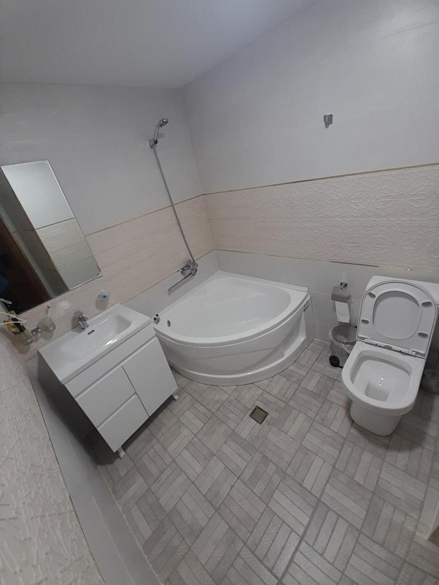 Twin Room with Private Bathroom photo 3