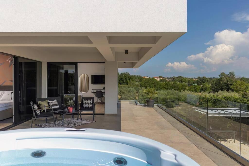 Villa photo 2
