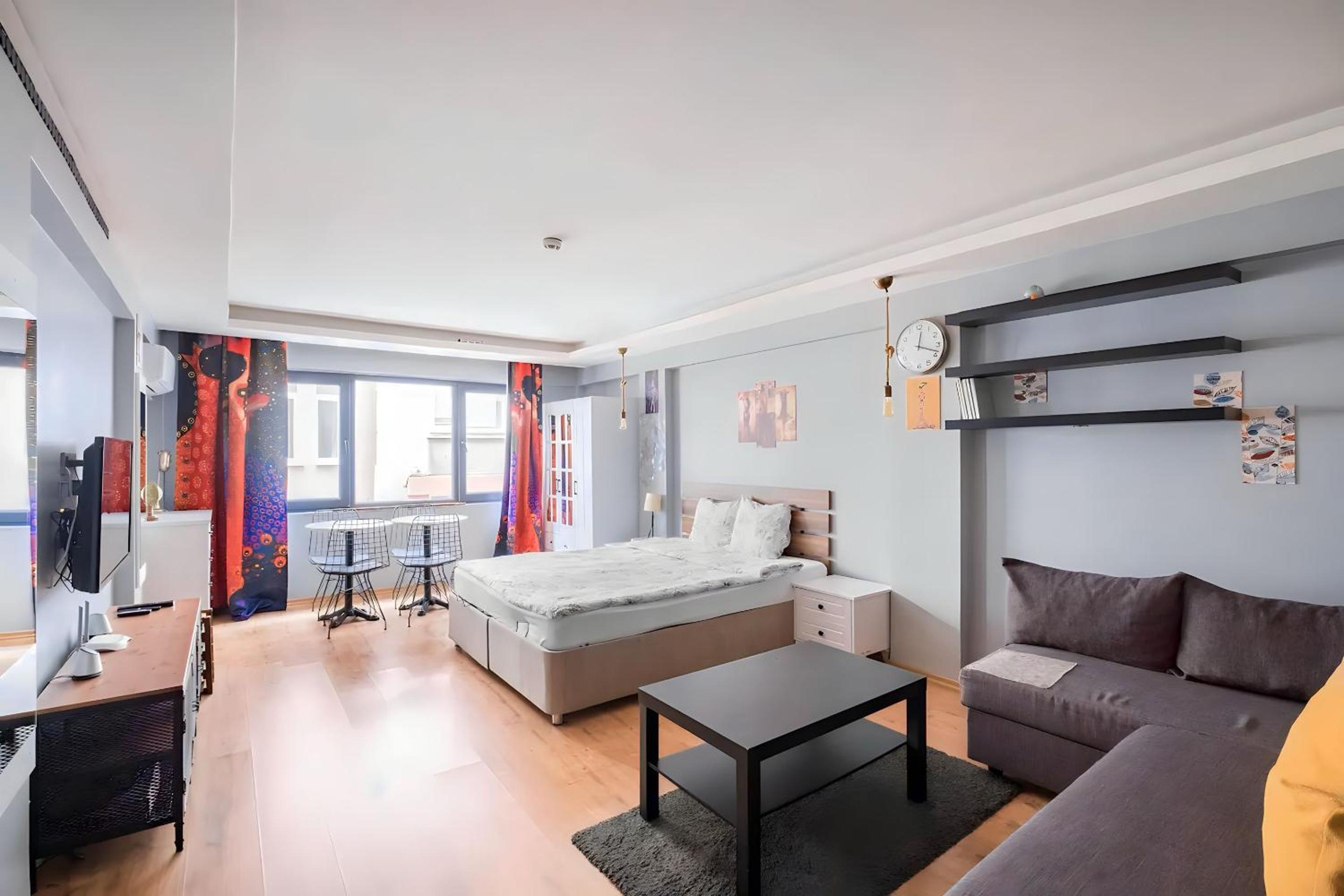 Studio Apartment photo 1