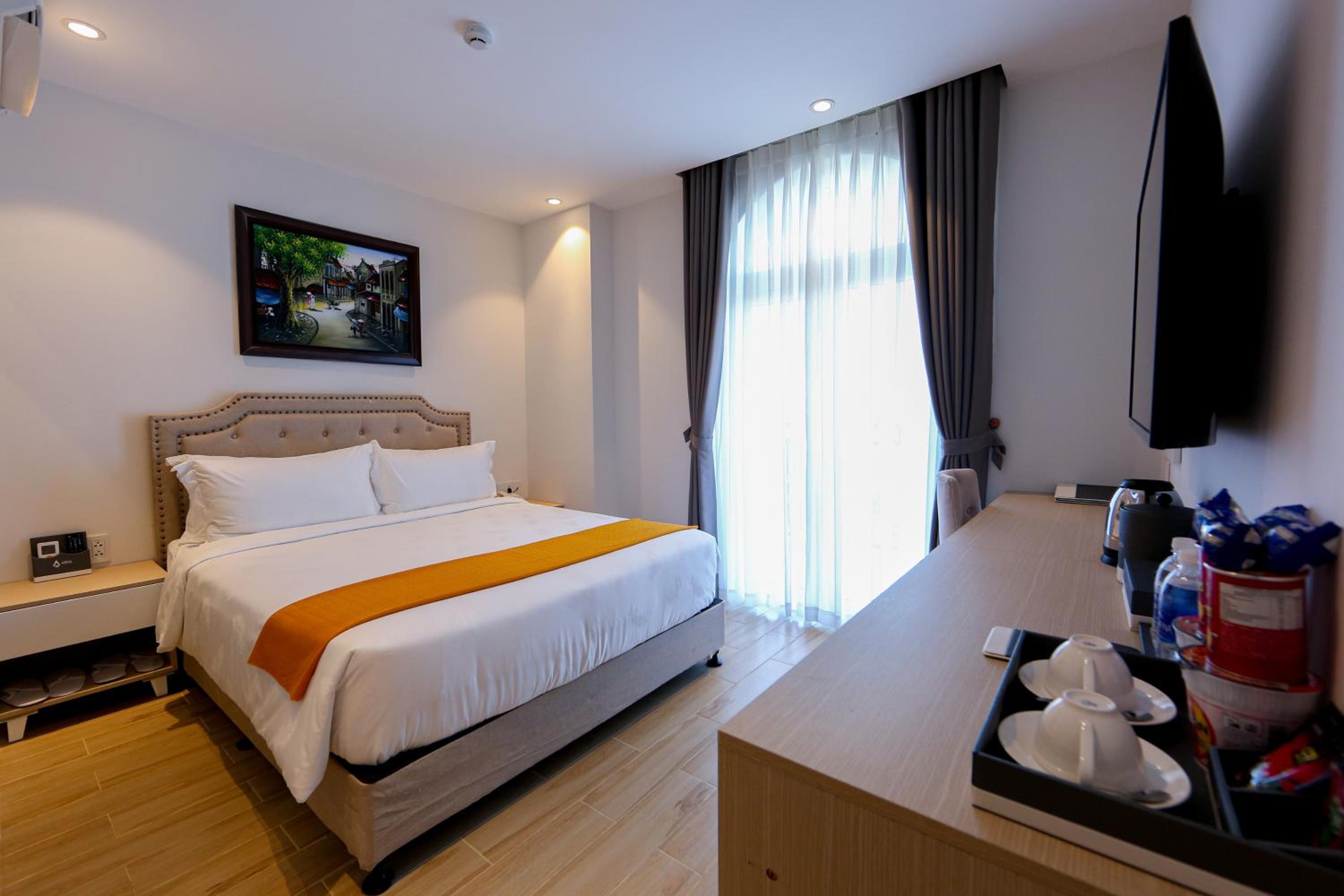 Double Room with Balcony - Photo 7
