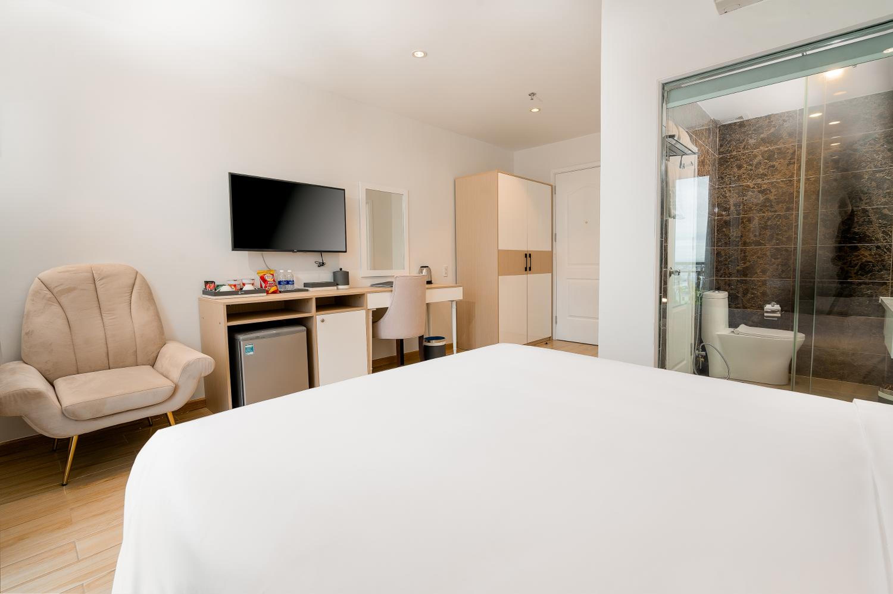 Double Room with Balcony - Photo 6