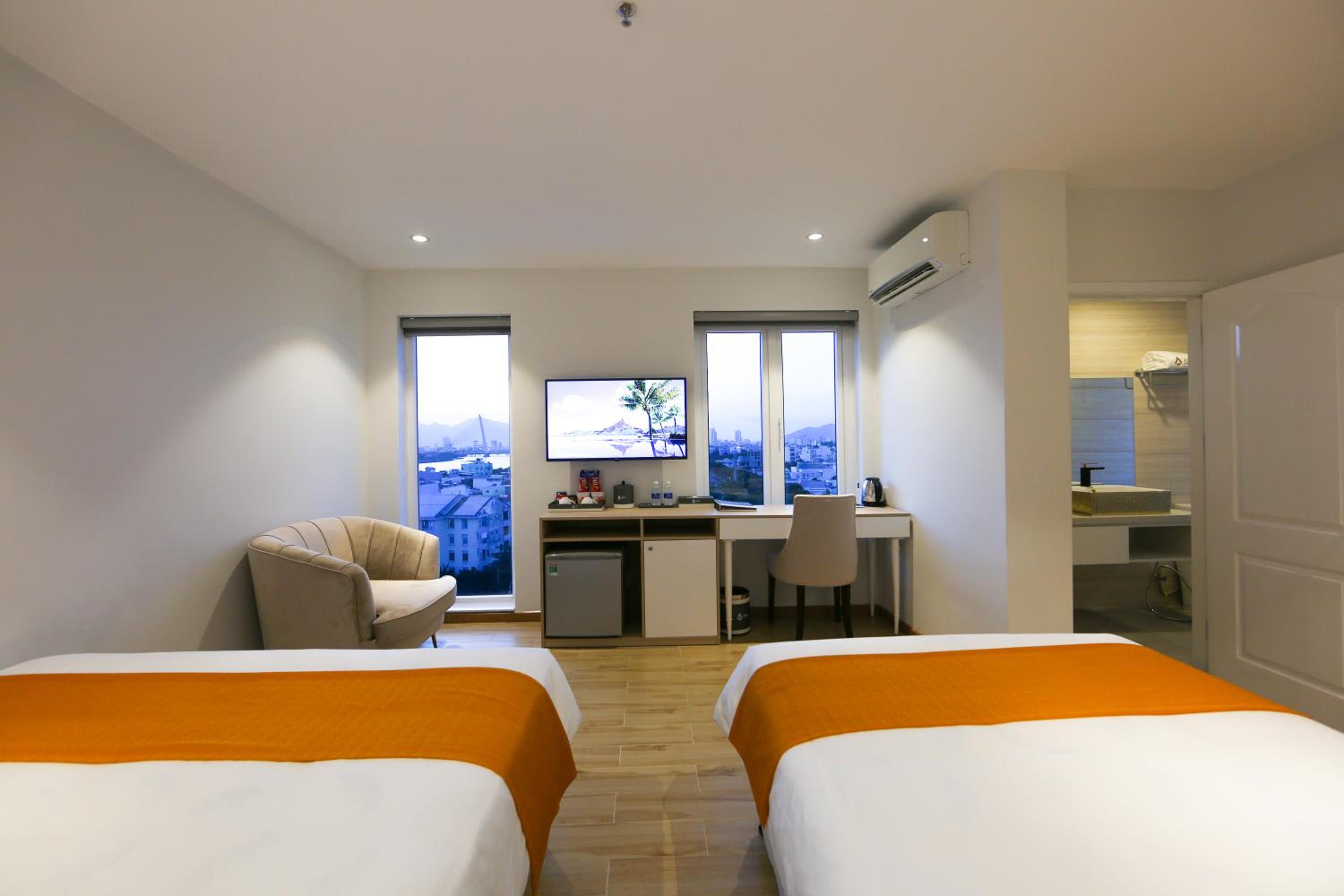 Twin Room with City View - Photo 1
