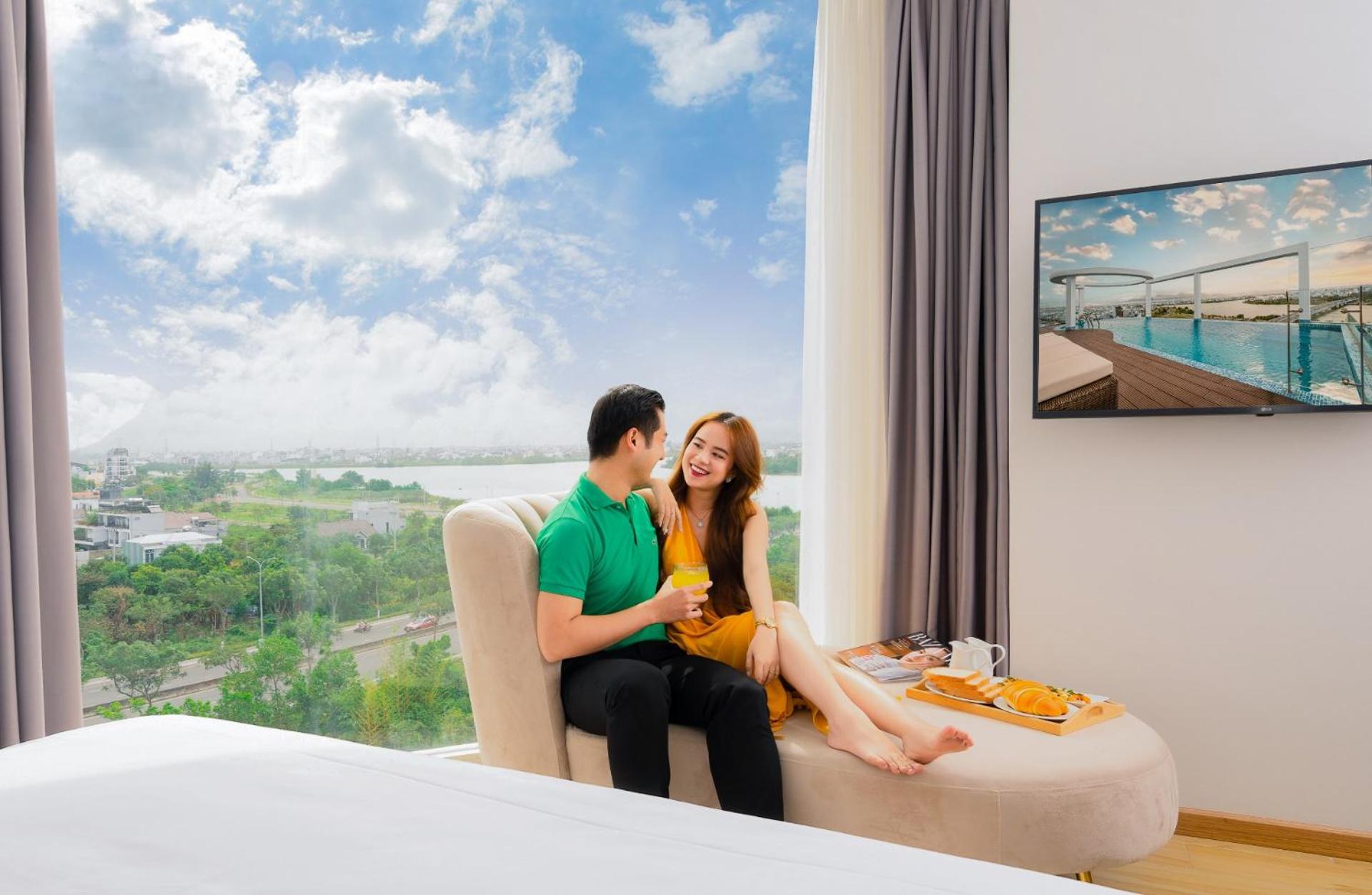 Suite with Balcony and River View - Photo 4