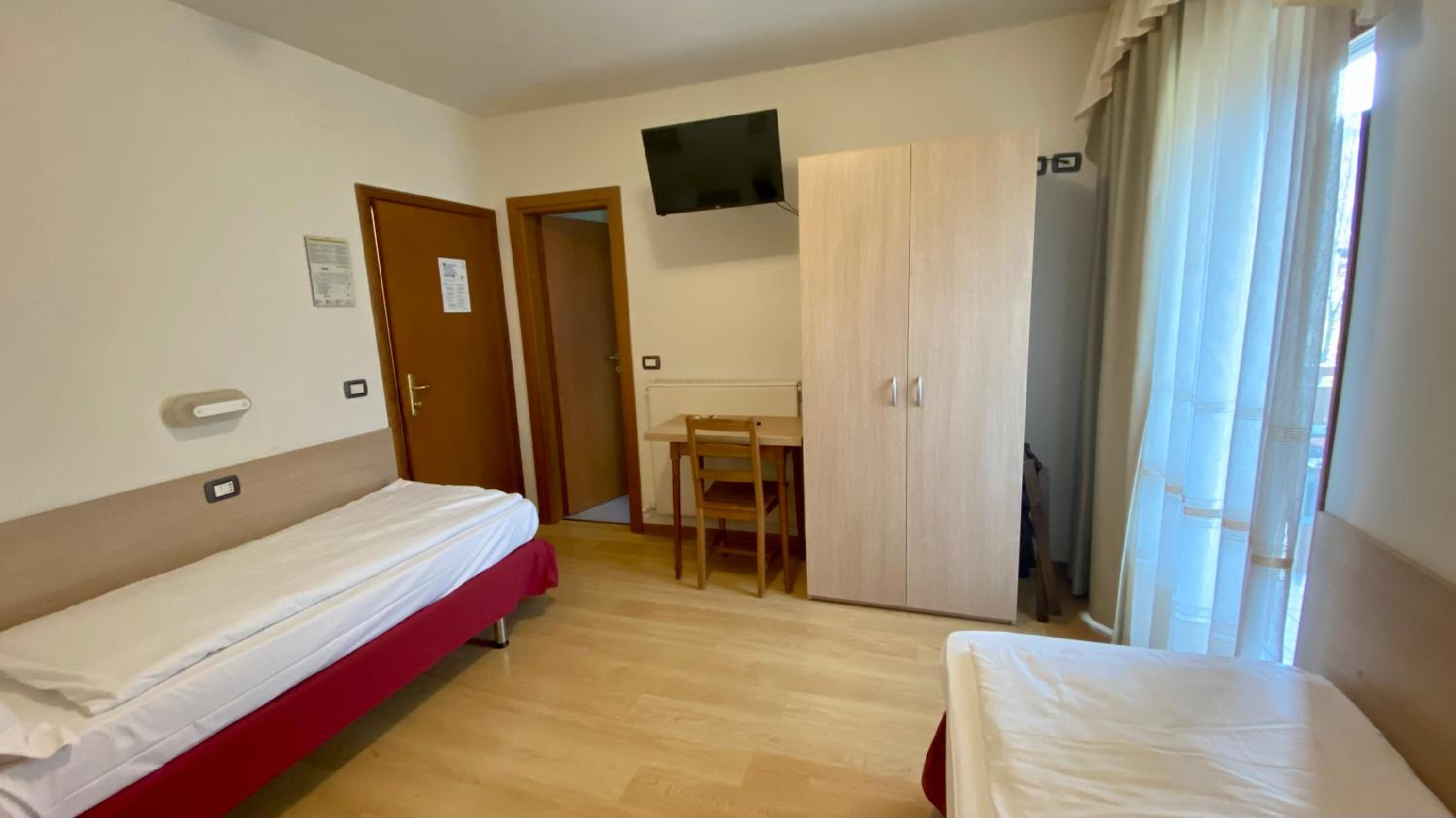 Twin Room with Balcony photo 2