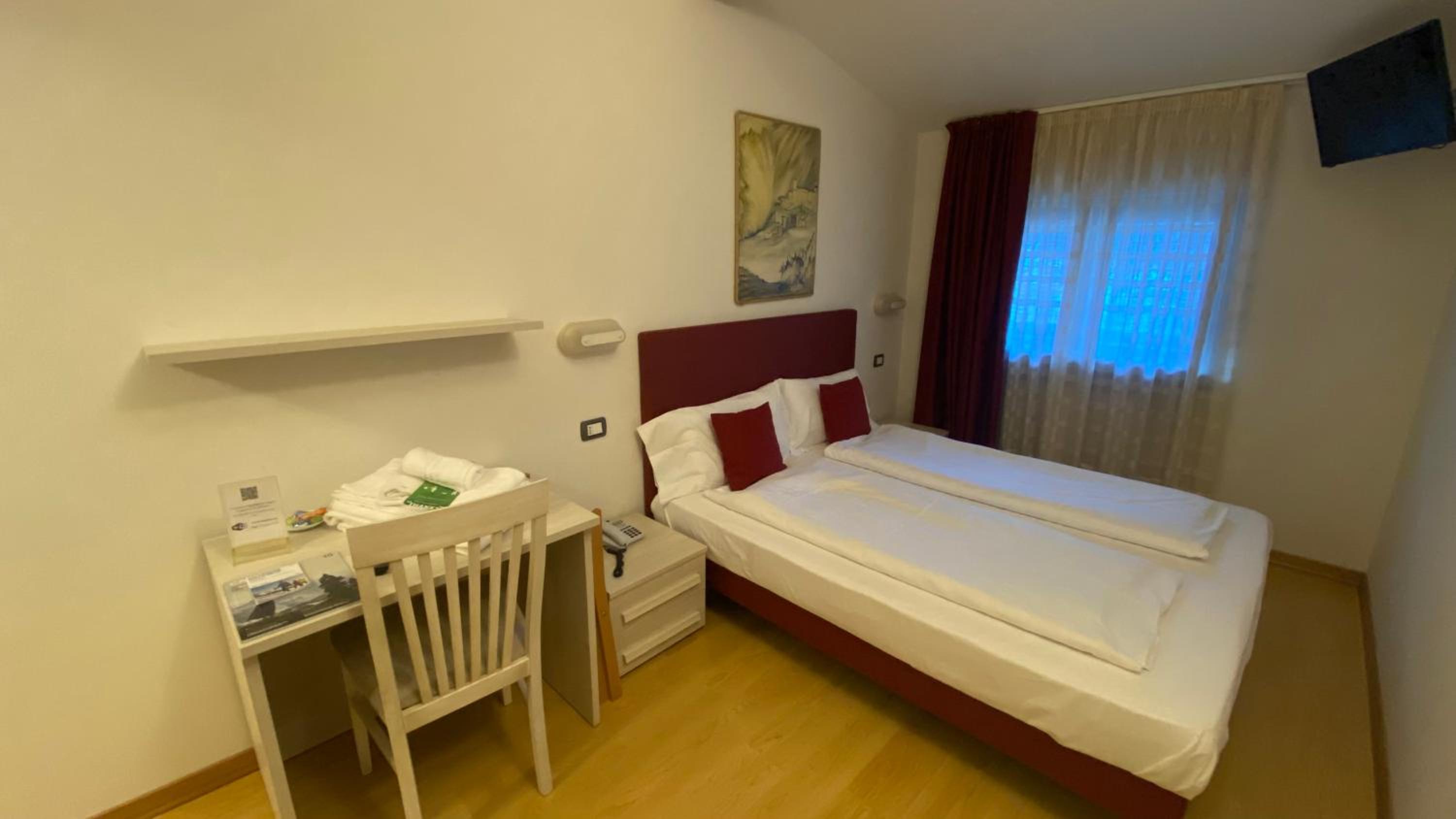 Budget Double Room photo 3