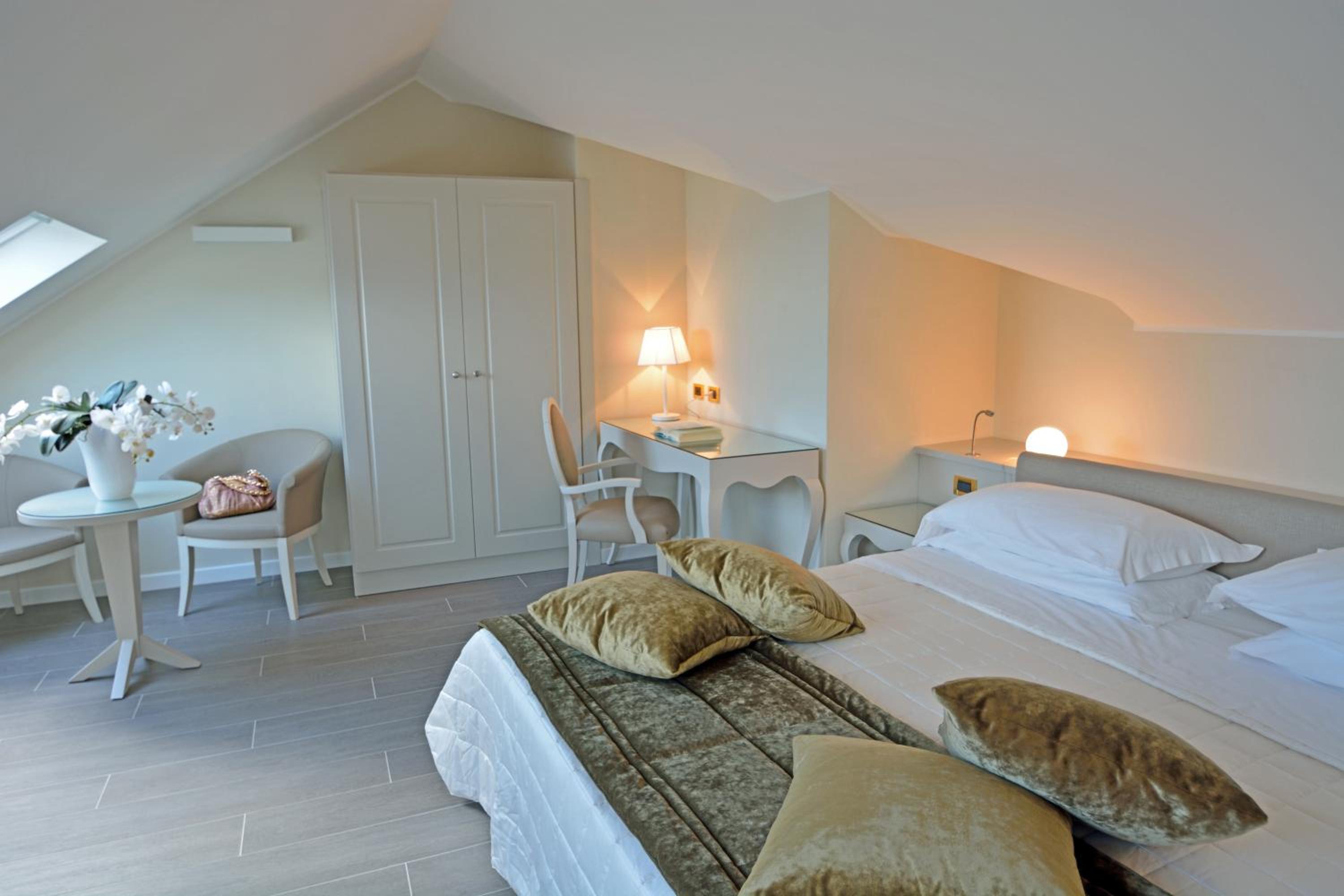 Luxury Suite - Photo 4