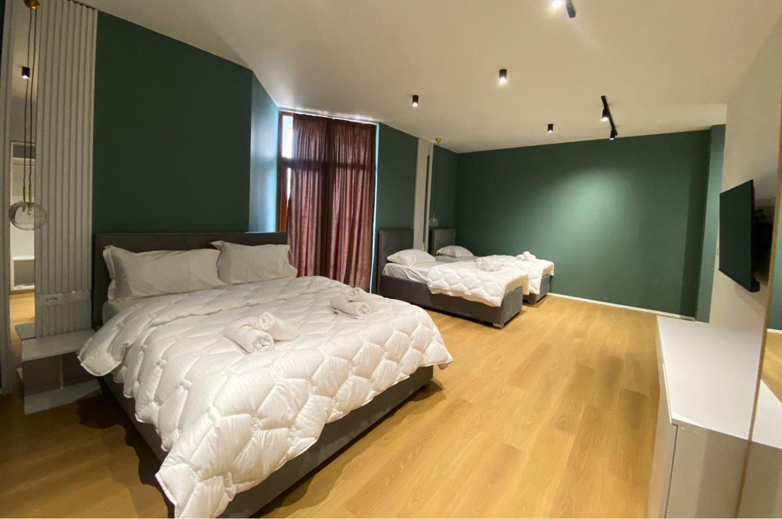 Deluxe Queen Suite photo 1