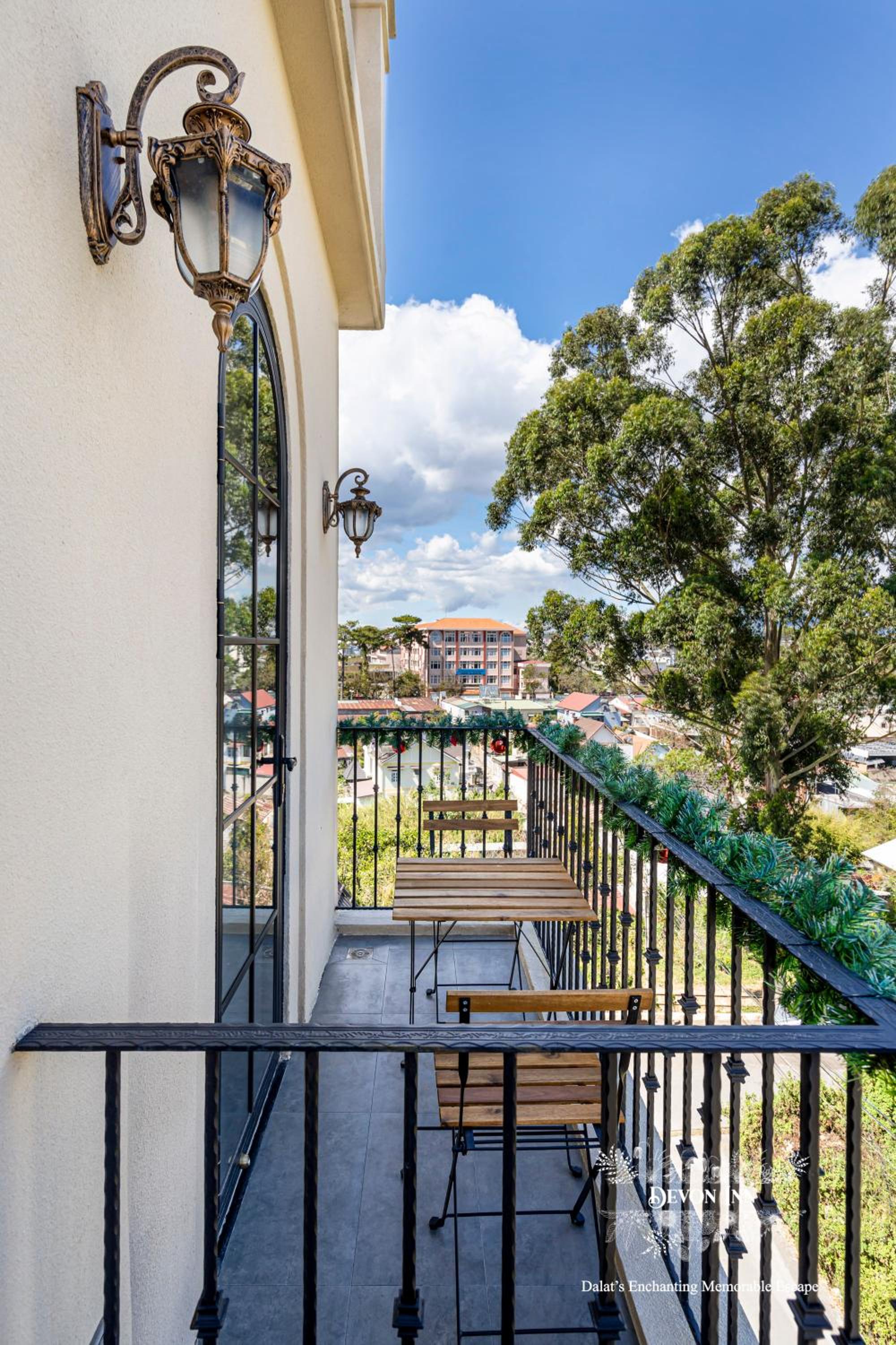 Apartment with Balcony photo 2