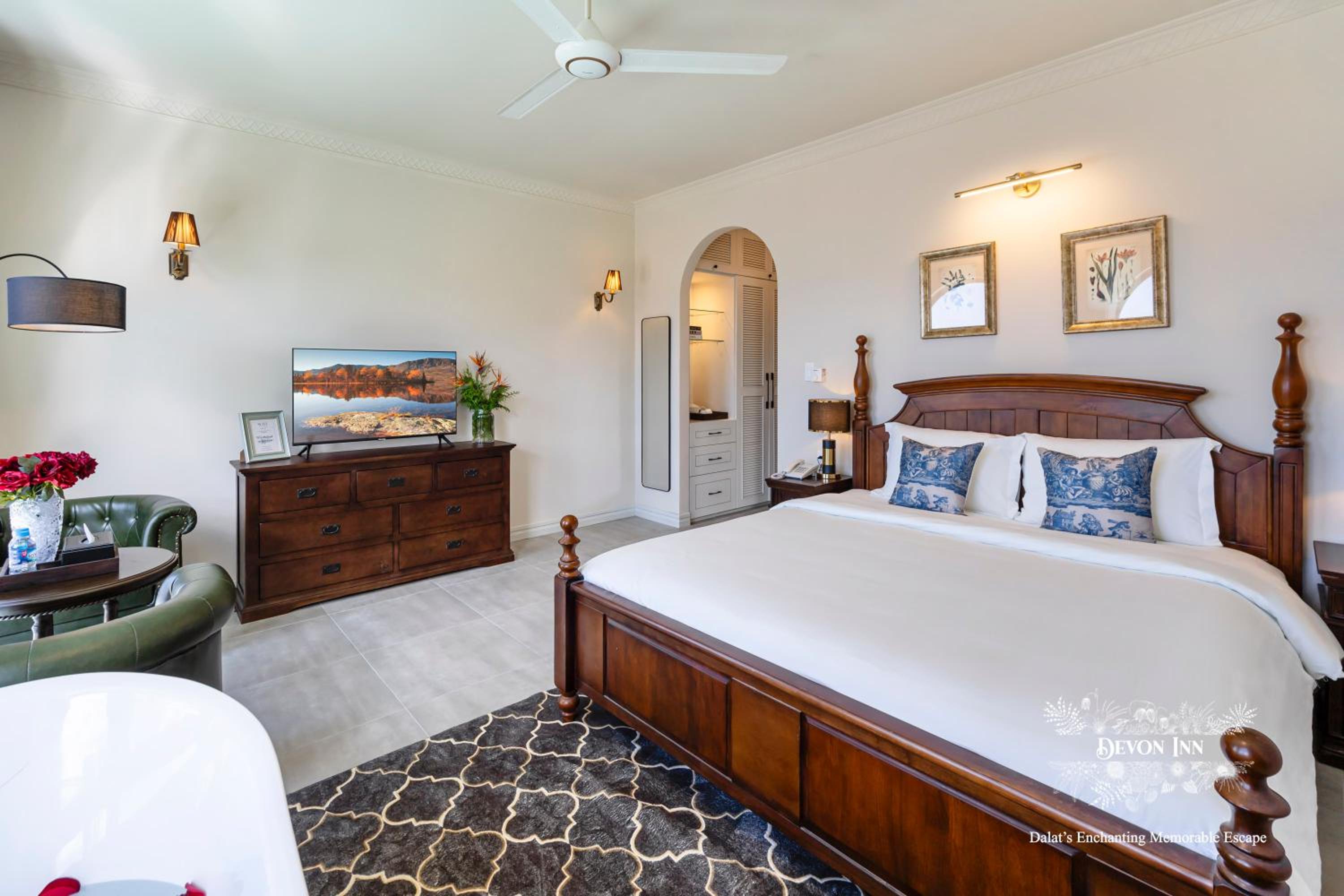 Deluxe Double Room with Bath photo 3