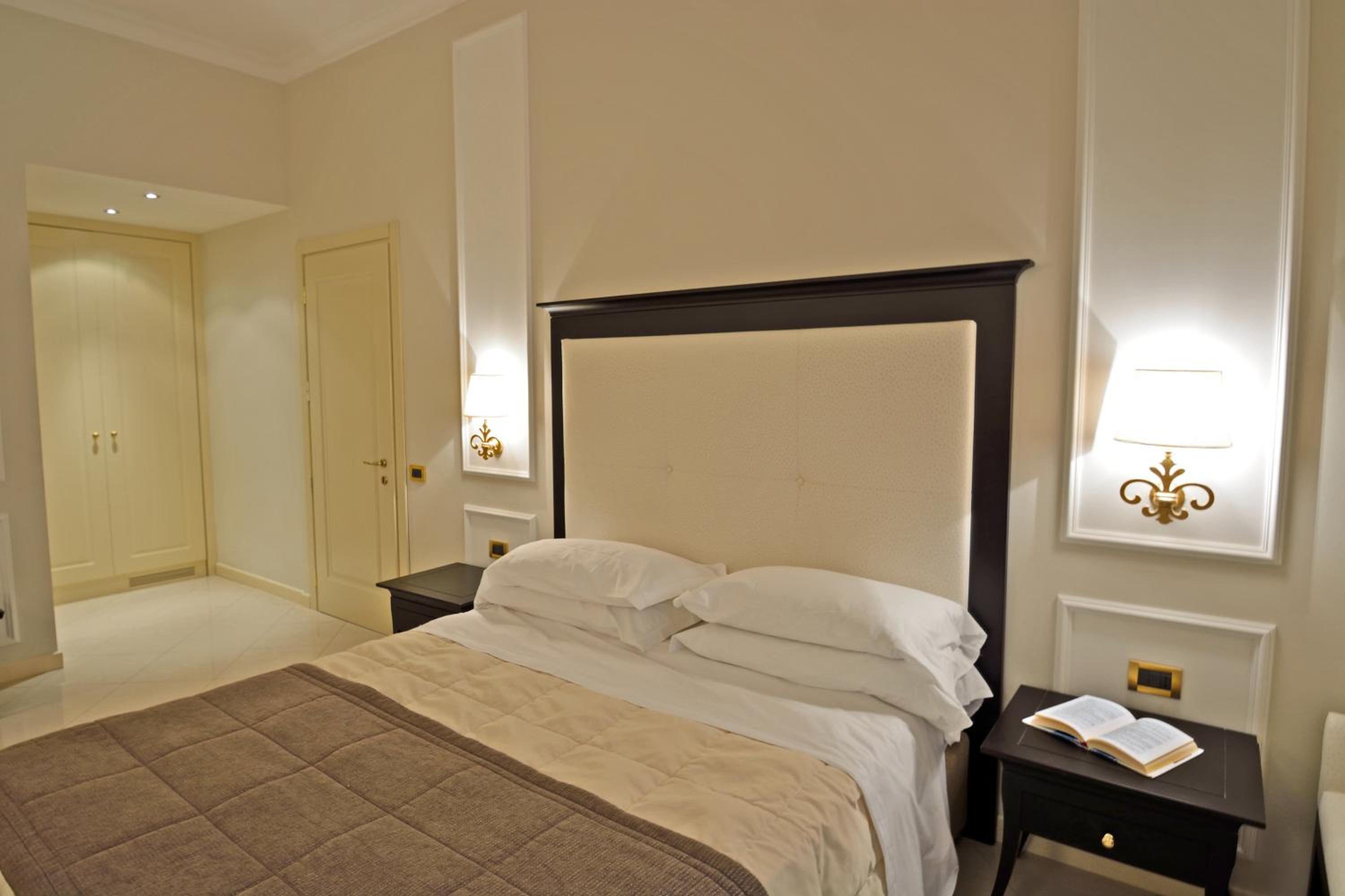 Deluxe Double or Twin Room with City View - Photo 5
