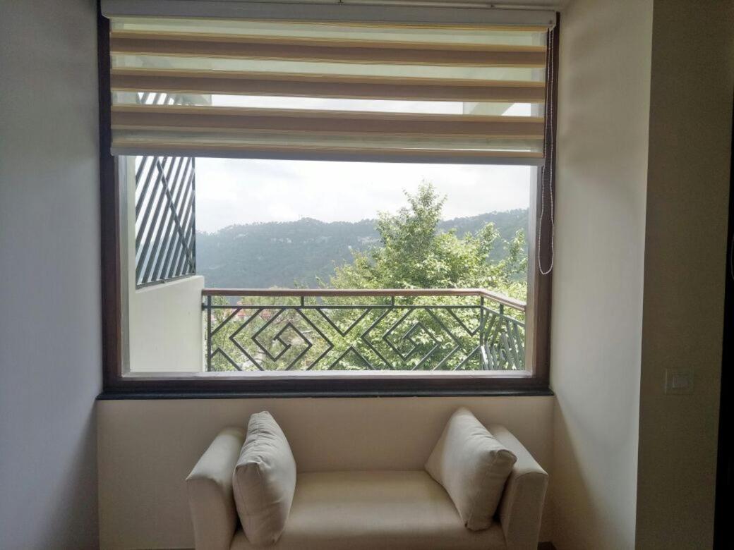 Family Room With Mountain View photo 3