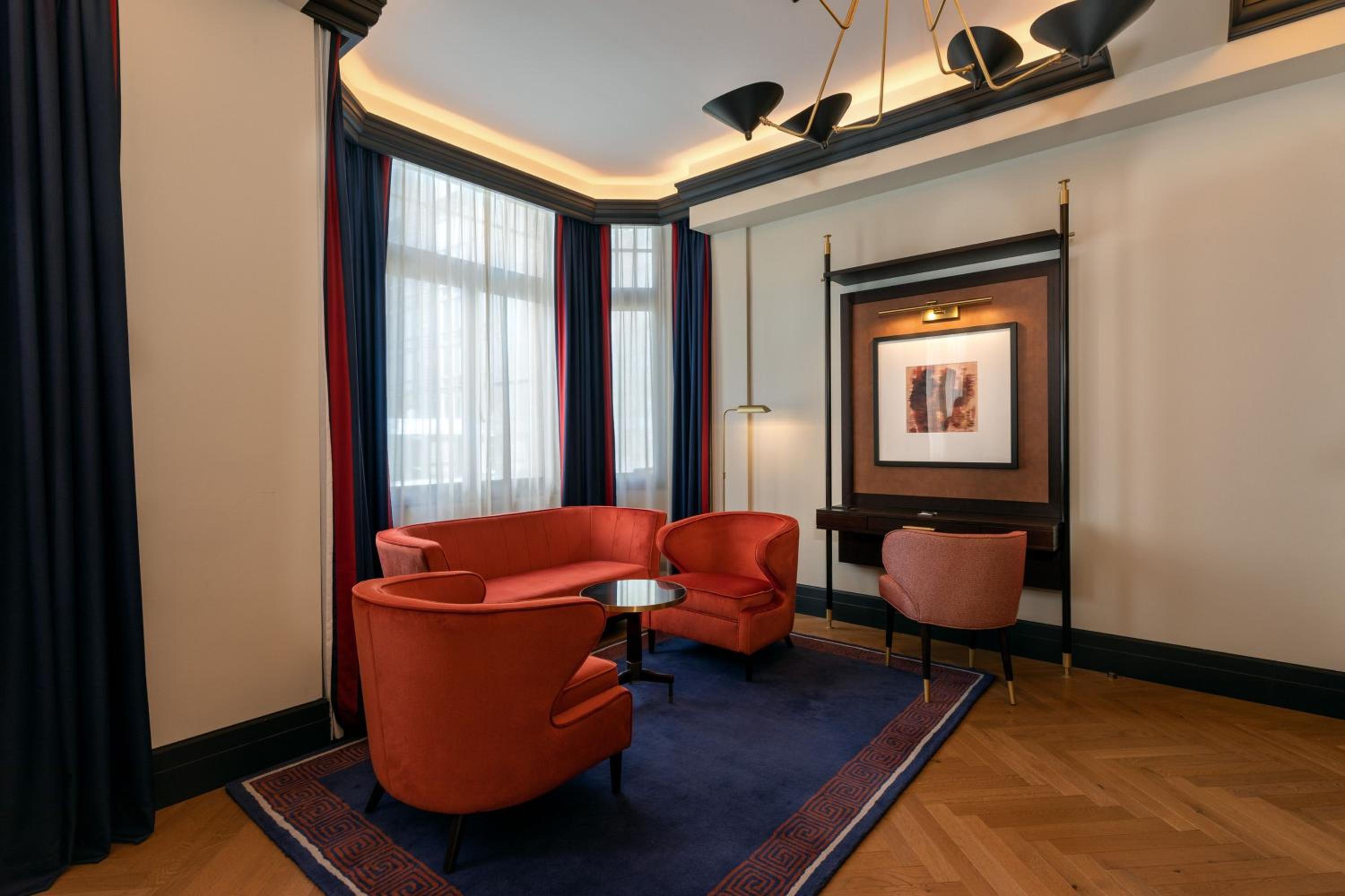 One-Bedroom Junior King Suite - Photo 9