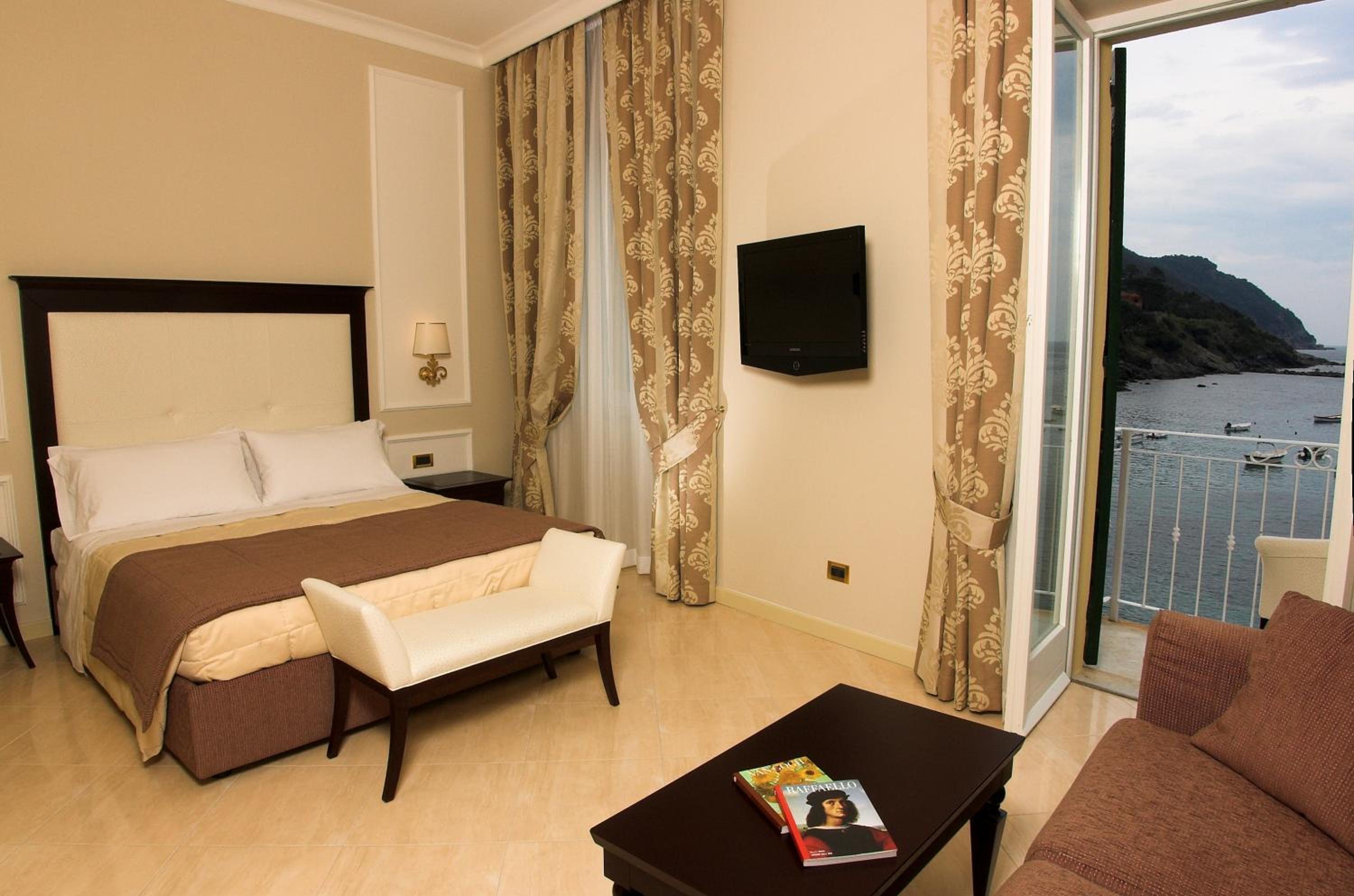 Junior Suite with Sea View - Photo 5