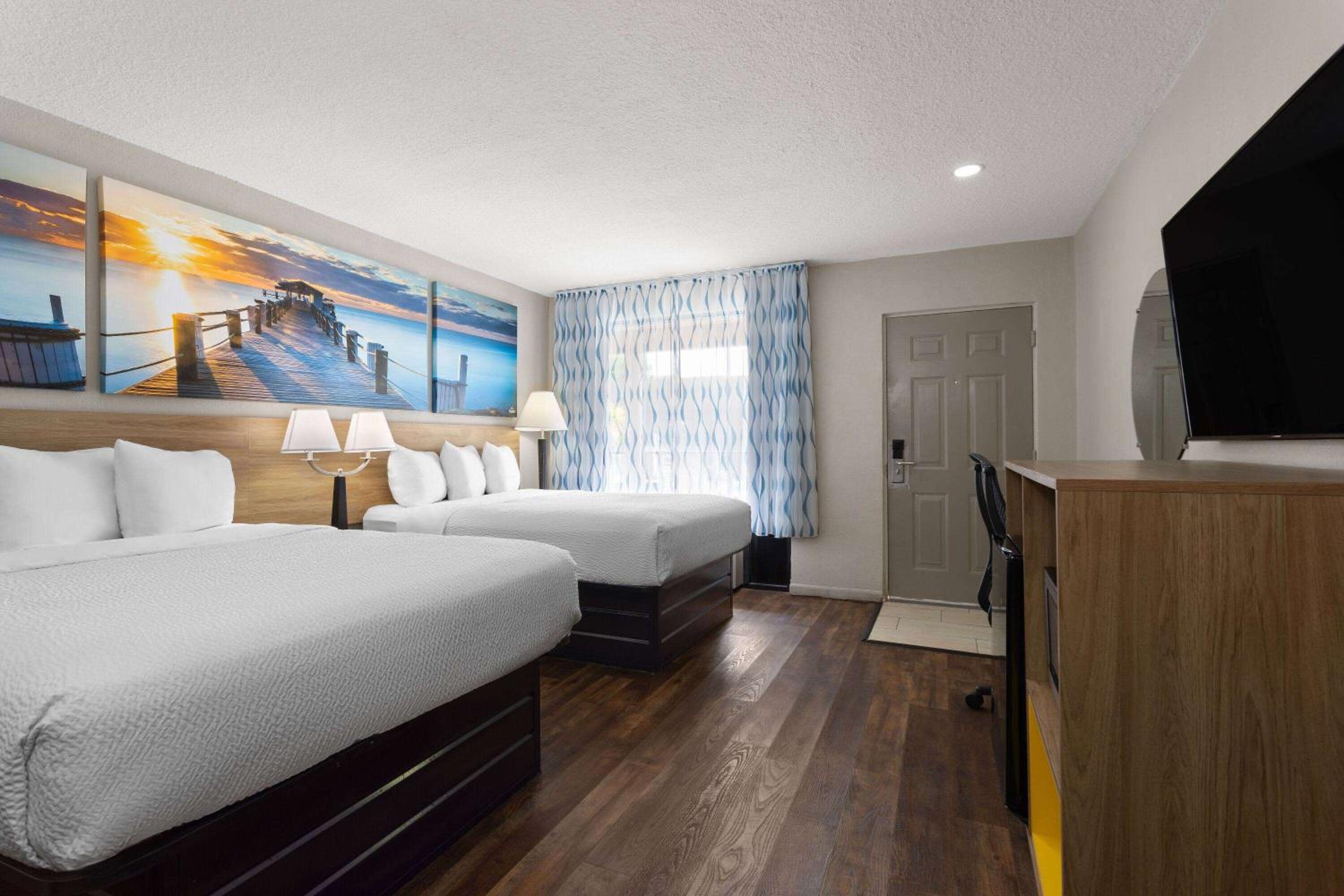 Queen Room with Two Queen Beds - Mobility Access/Non-Smoking - Photo 1