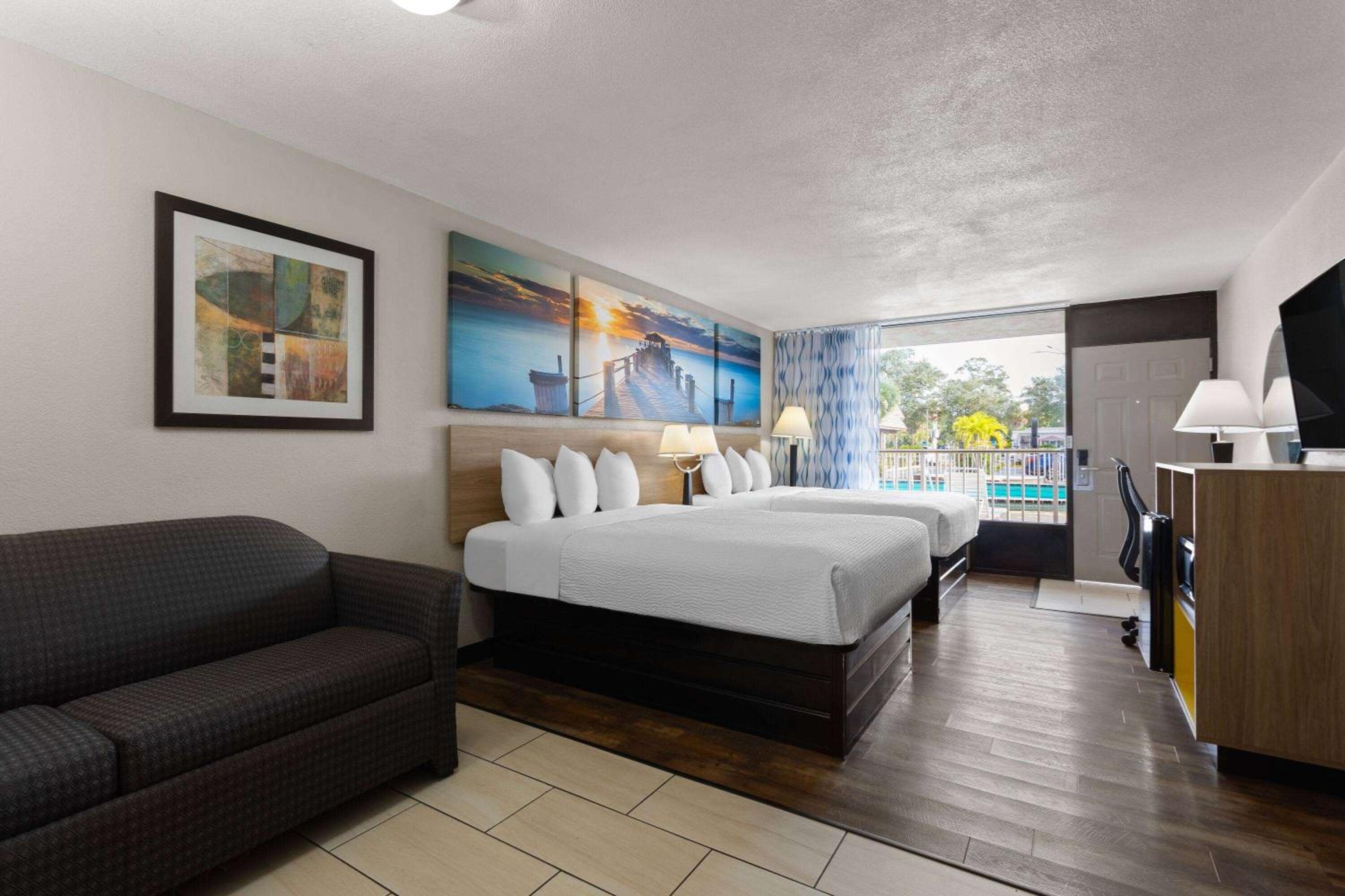 Deluxe Queen Room with Two Queen Beds - Non-Smoking - Photo 1