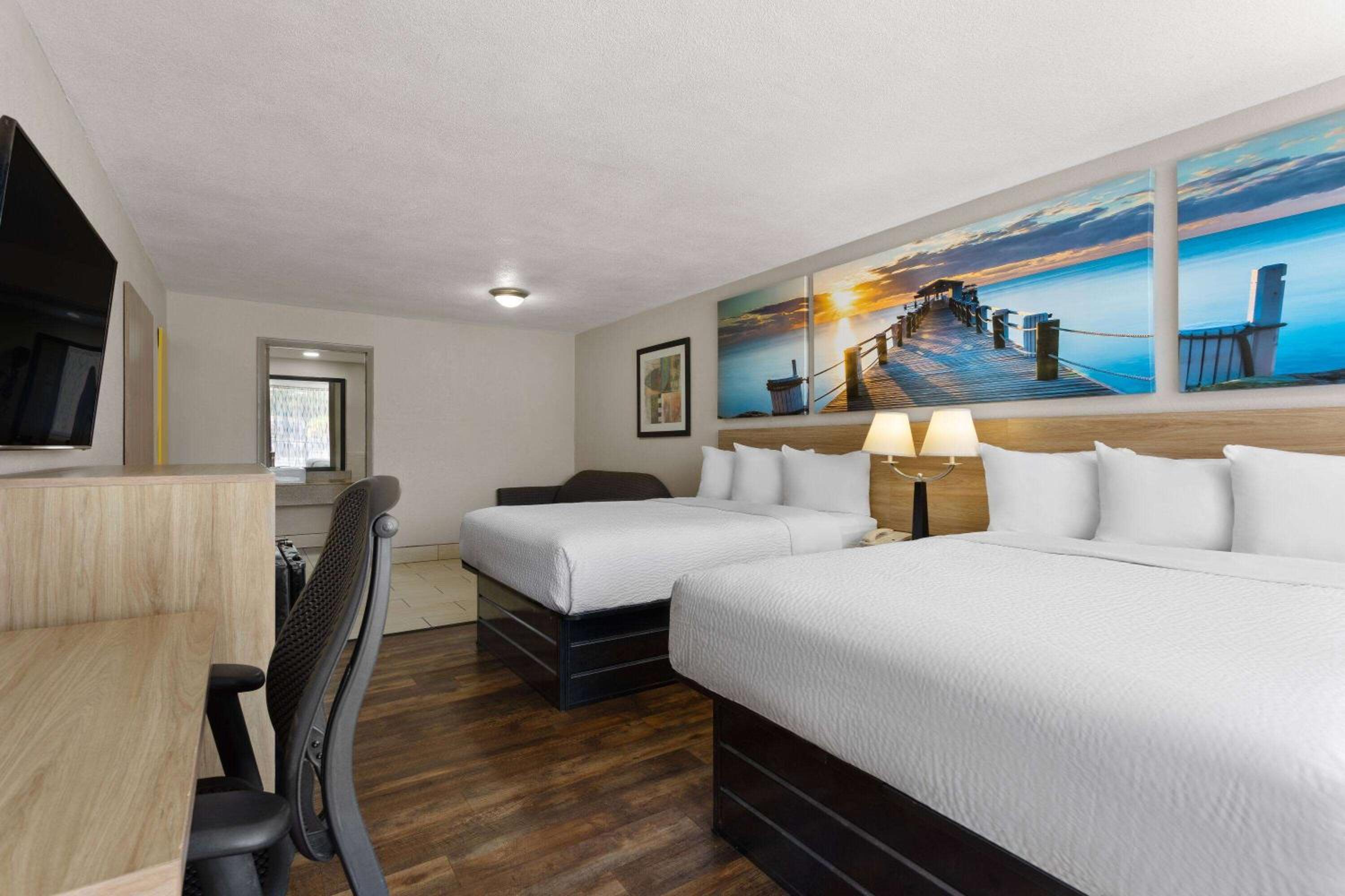Queen Room with Two Queen Beds - Non-Smoking - Photo 1