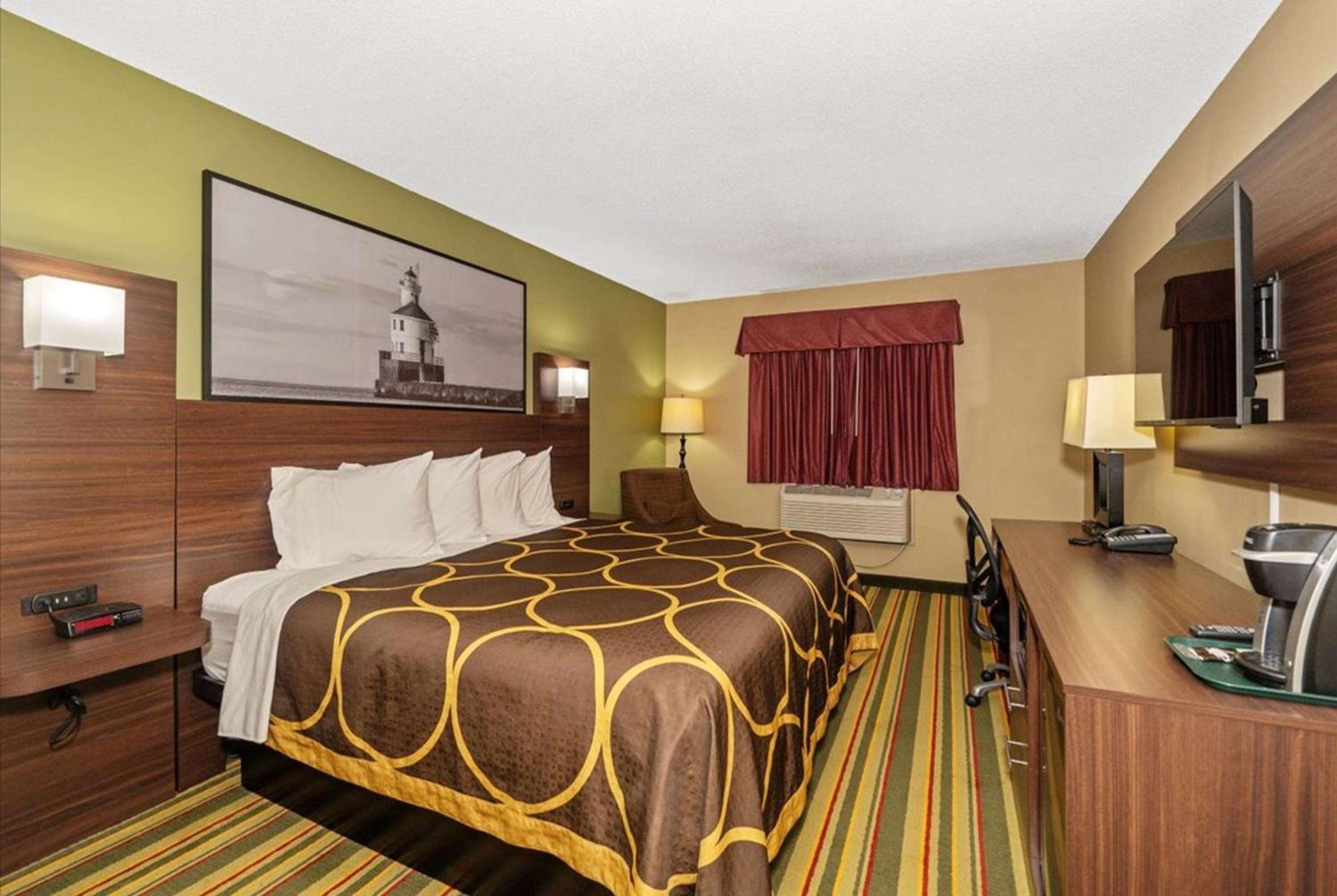King Room with Bath Tub - Mobility Accessible/Non-Smoking - Photo 1