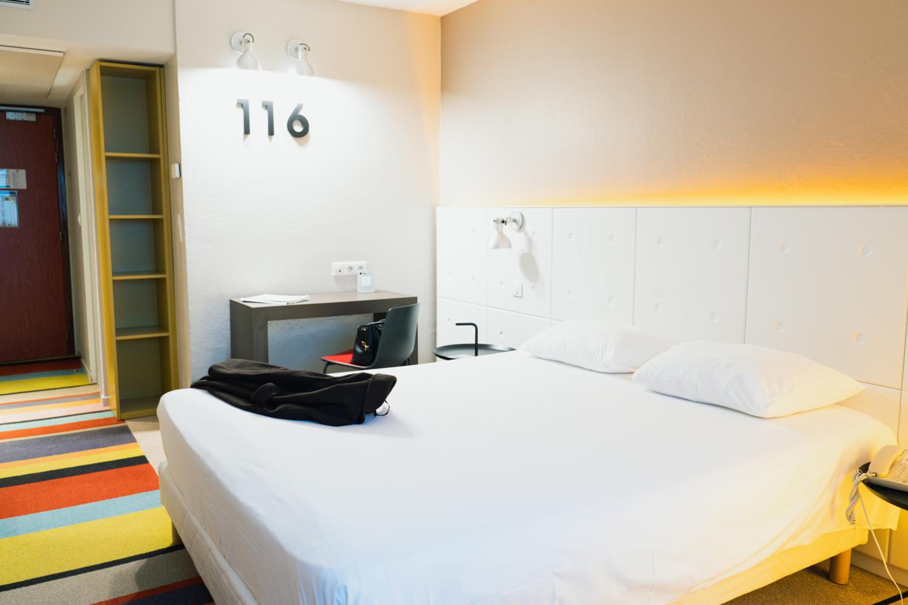 Standard Double Room - Photo 9