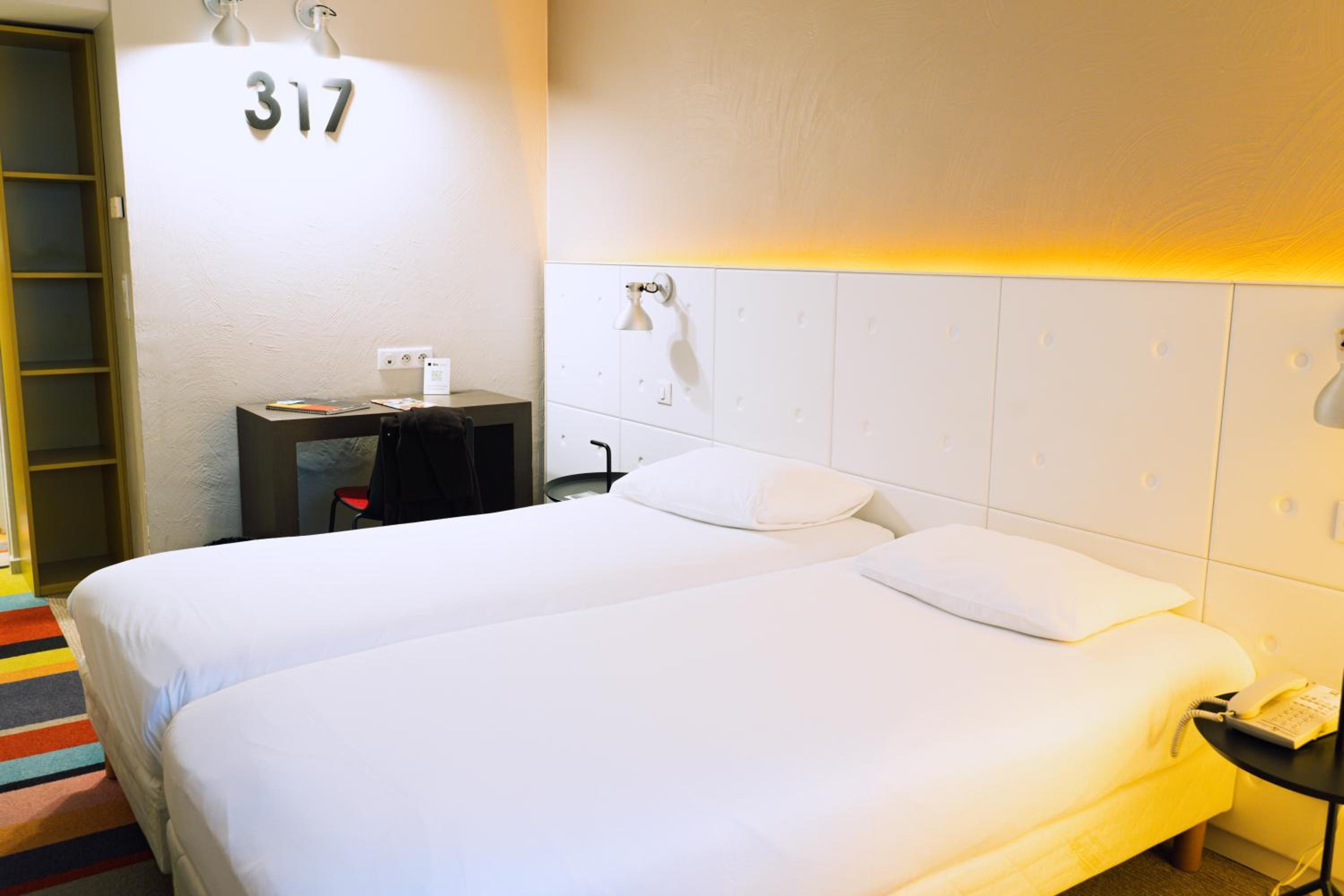 Standard Twin Room - Non-Smoking - Photo 1