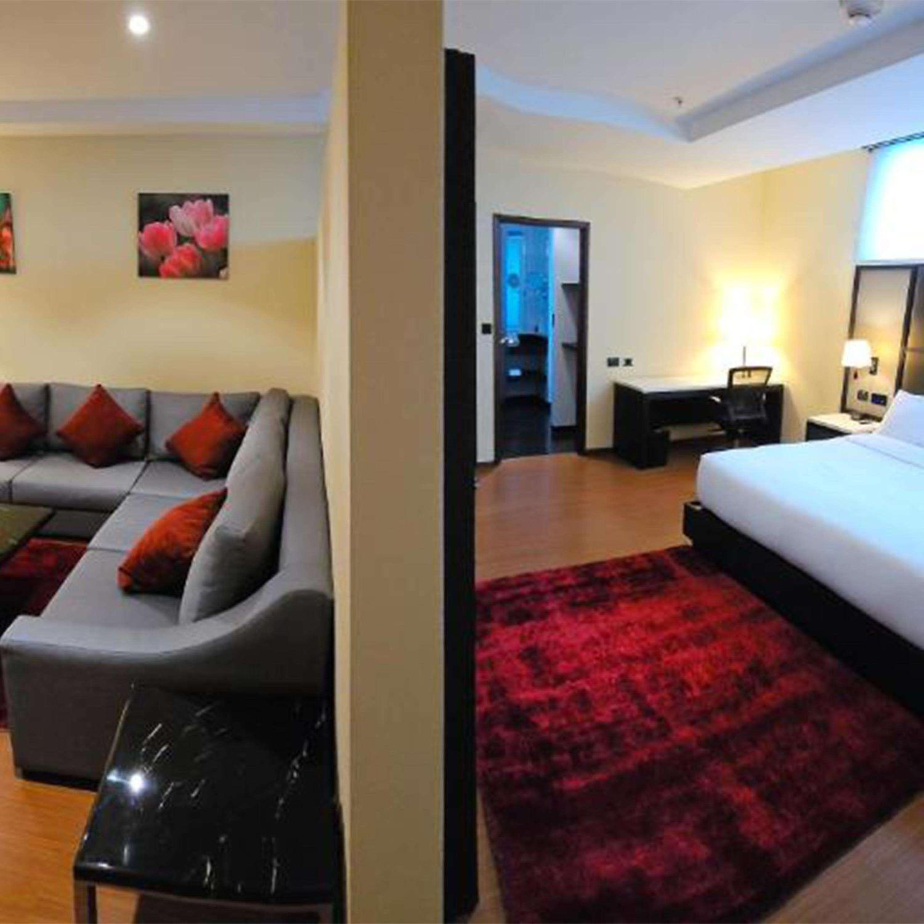 One-Bedroom King Suite photo 1