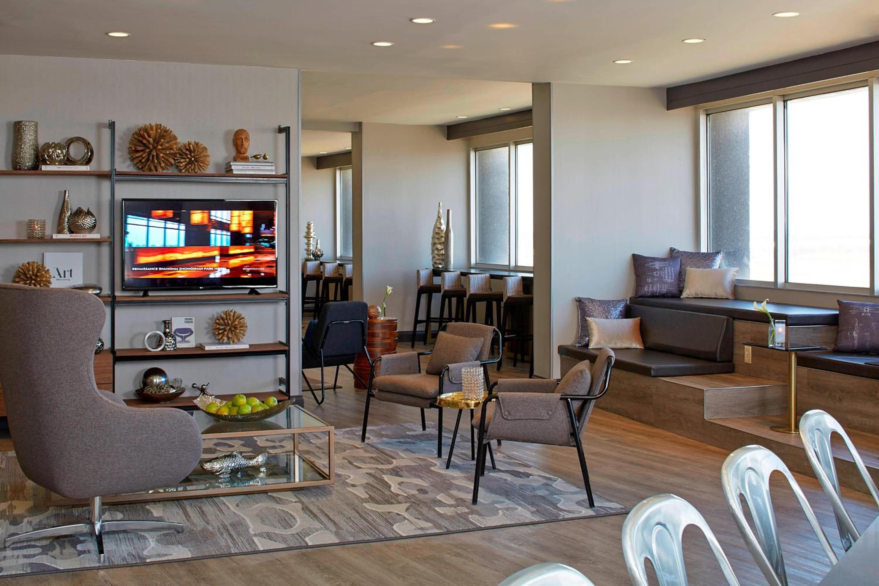 Club Level King Room  - Photo 4